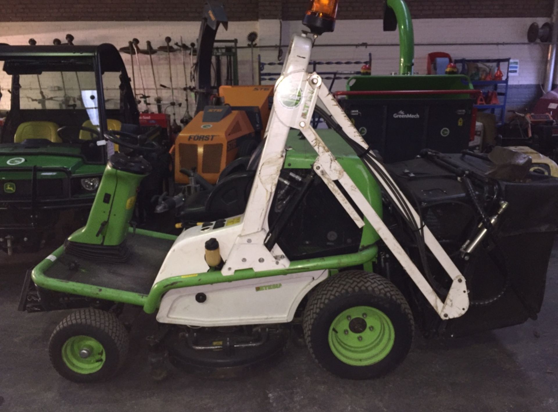 Etesia H124D Ride on Mower - Image 3 of 5