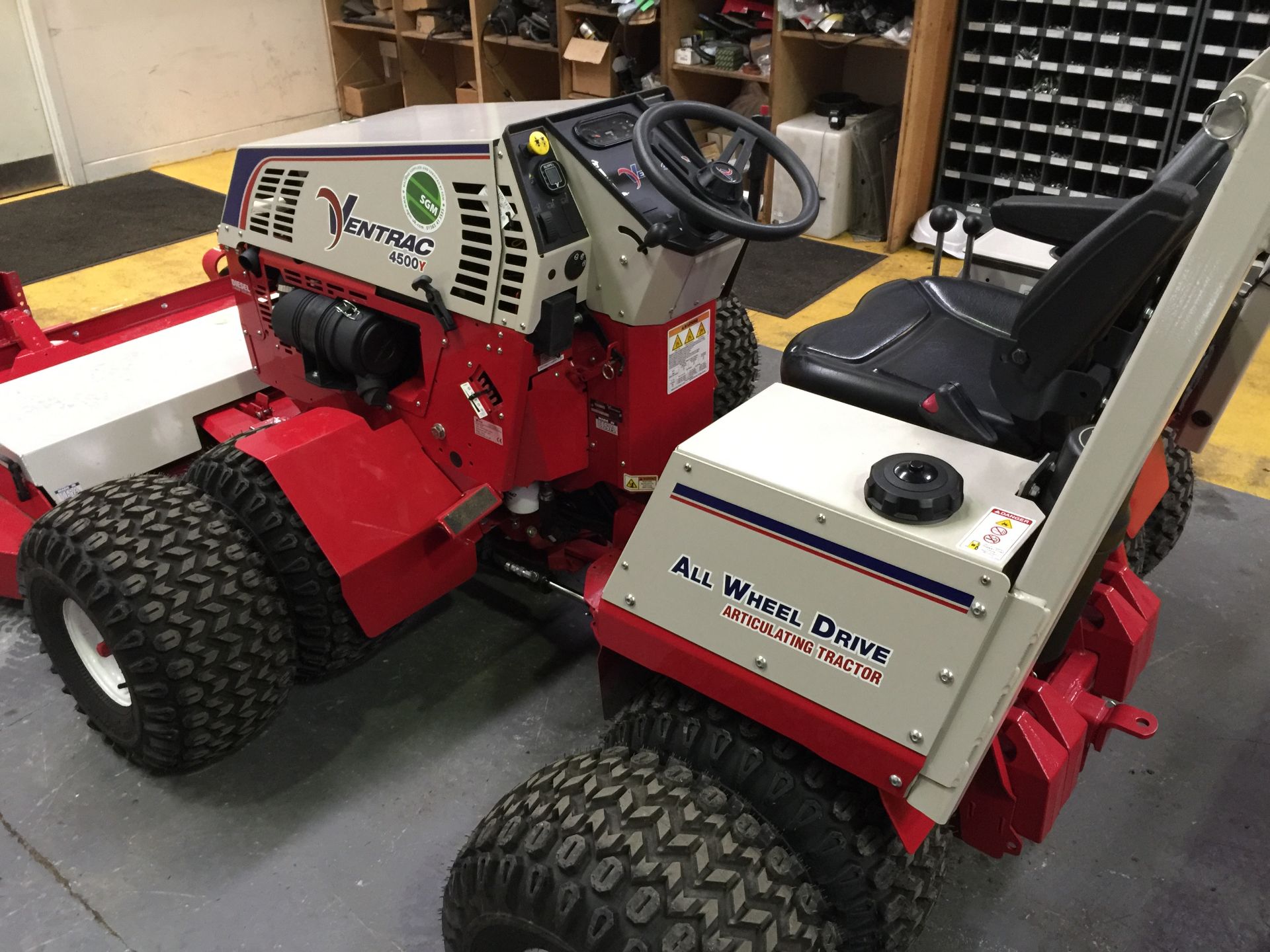 Ventrac 4500Y Compact Tractor - Bild 9 aus 11