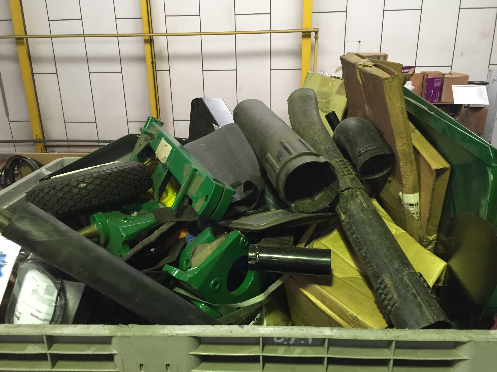 Quantity of spares including fan belts, spare tyres, filters, etc, as indicated, 3 stillages 2 mobil - Bild 2 aus 11