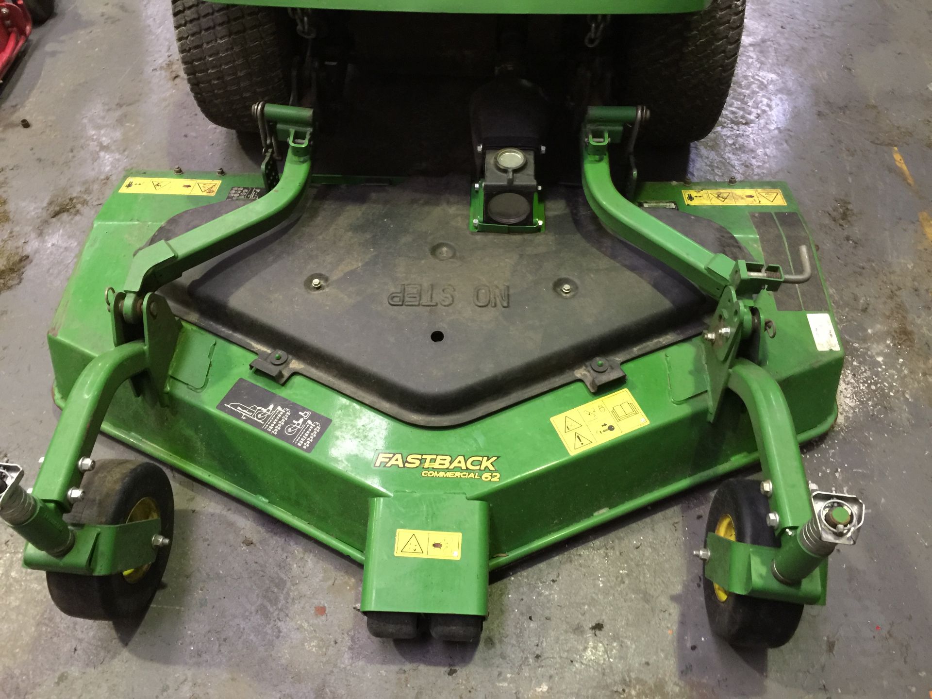 John Deere 1570 Front Rotary Mower with John Deere Fast Back Commercial 62 Grasscutter - Bild 3 aus 6