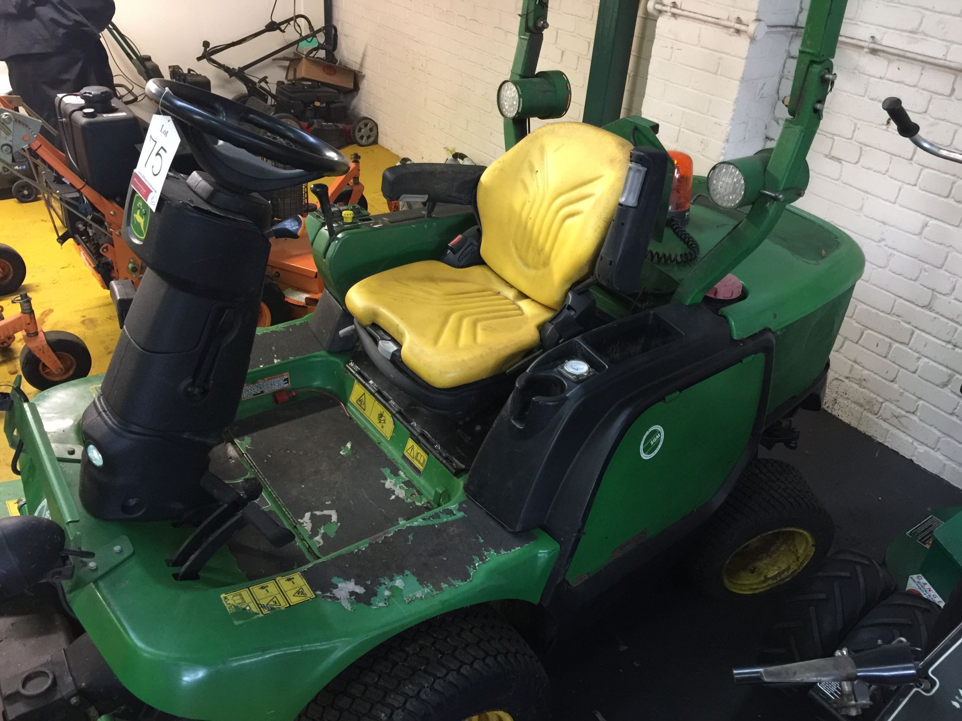 John Deere 1445 Front Rotary Ride on Mower with John Deere 62" RD deck 14/1 - Bild 5 aus 7