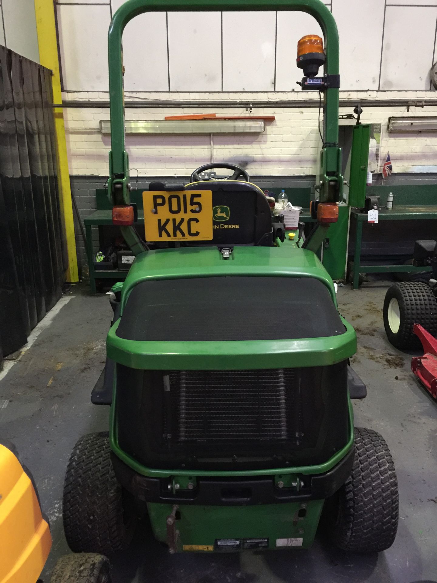 John Deere 1570 Front Rotary Mower with John Deere Fast Back Commercial 62 Grasscutter - Bild 6 aus 6