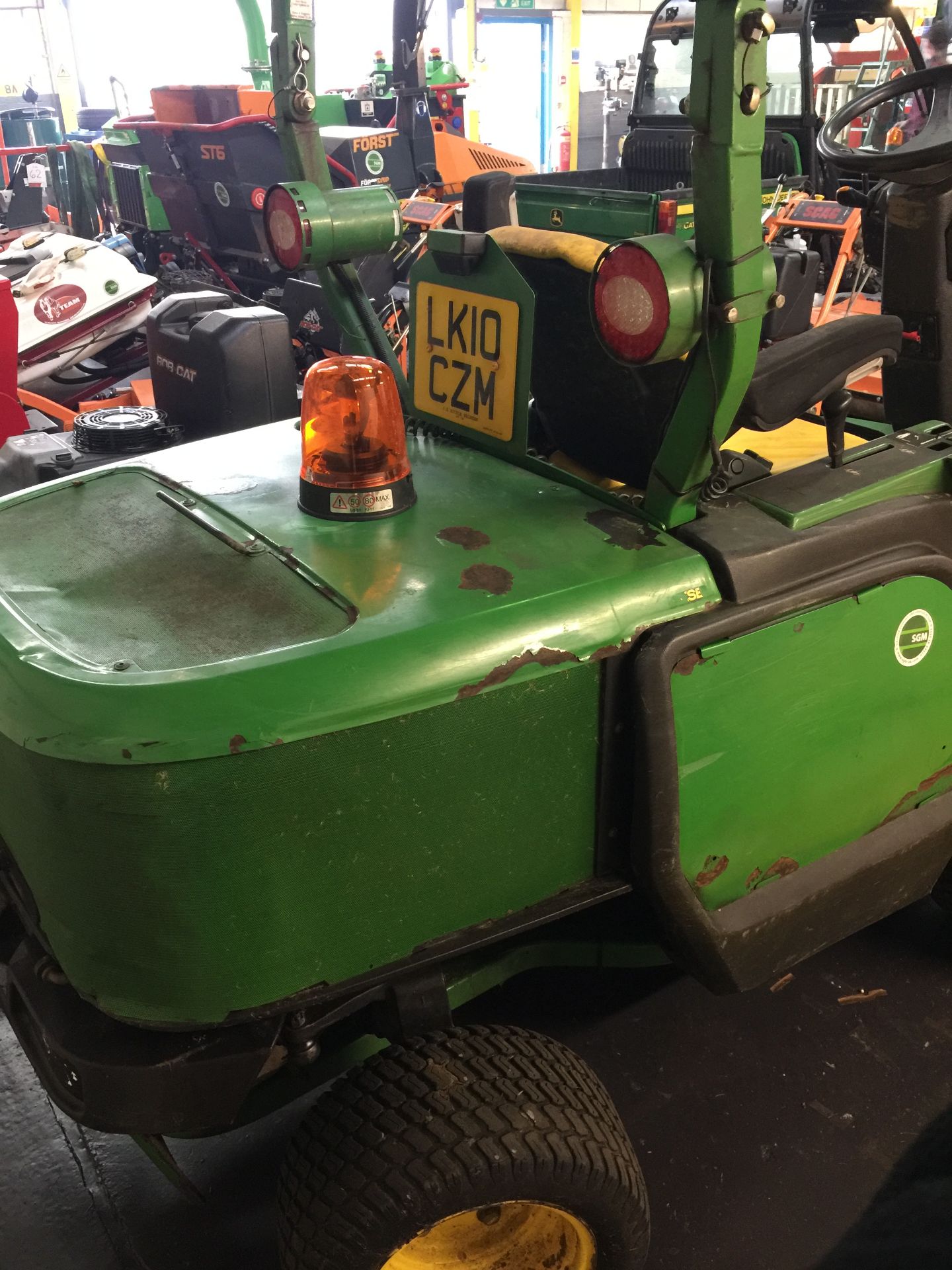 John Deere 1445 Front Rotary Ride on Mower with John Deere 62" RD deck 14/1 - Bild 4 aus 7