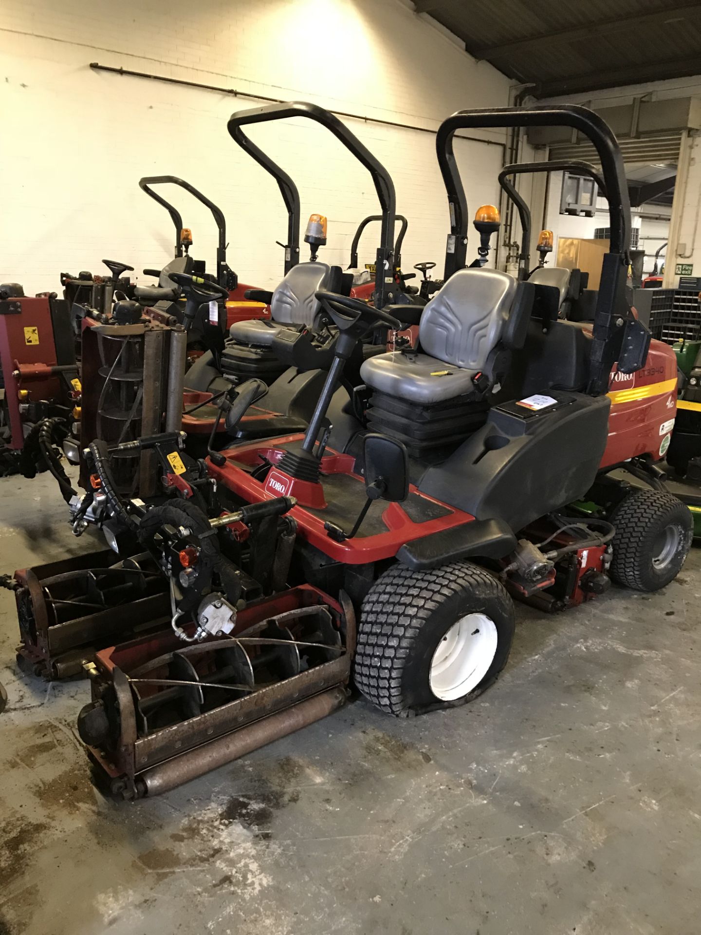 Toro LT3340 4WD 3 Gang Ride On Reel Mower | 2015 - Image 2 of 9