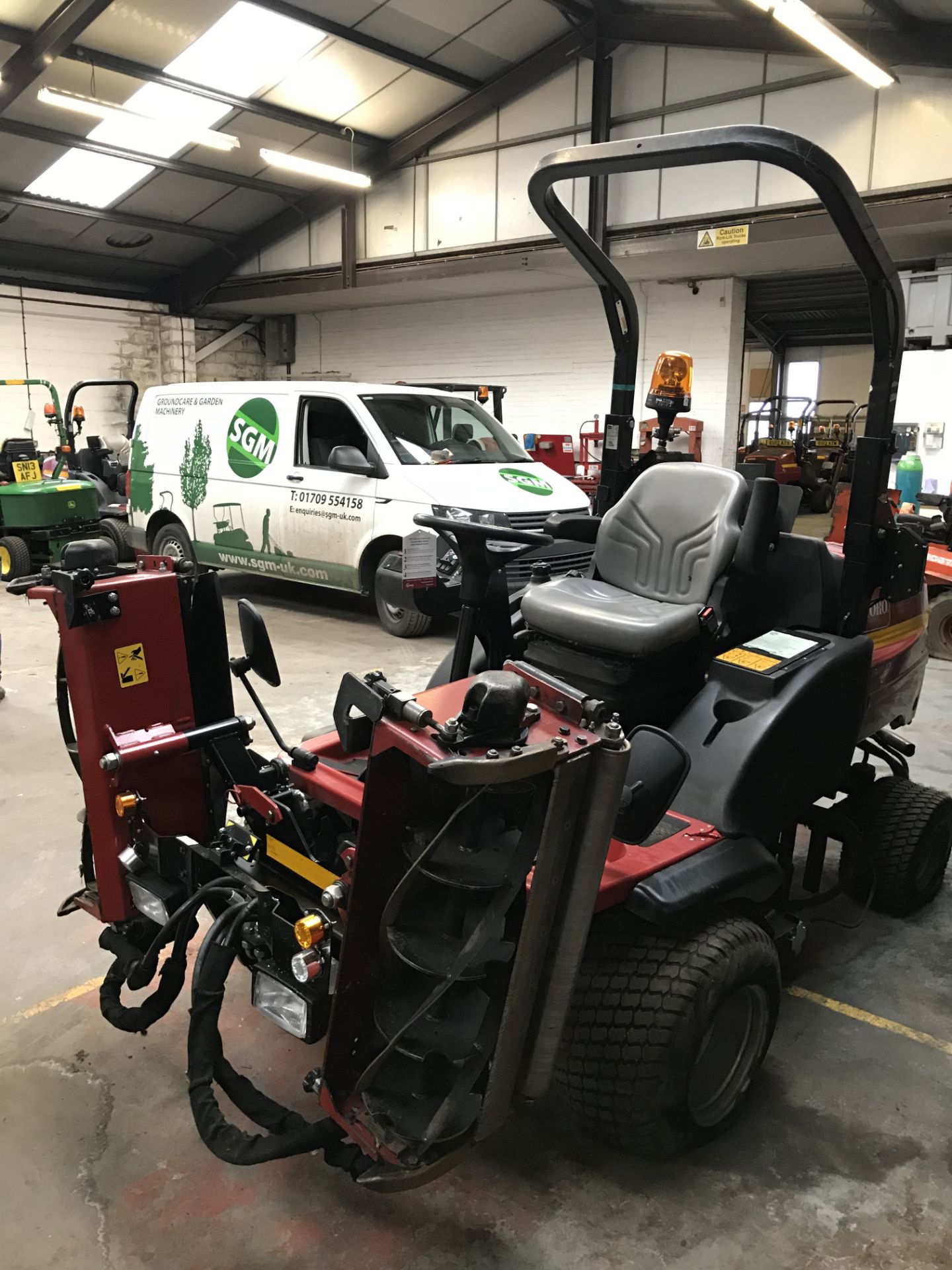 Toro LT3340 4WD 3 Gang Ride On Reel Mower | 2012 - Bild 11 aus 11