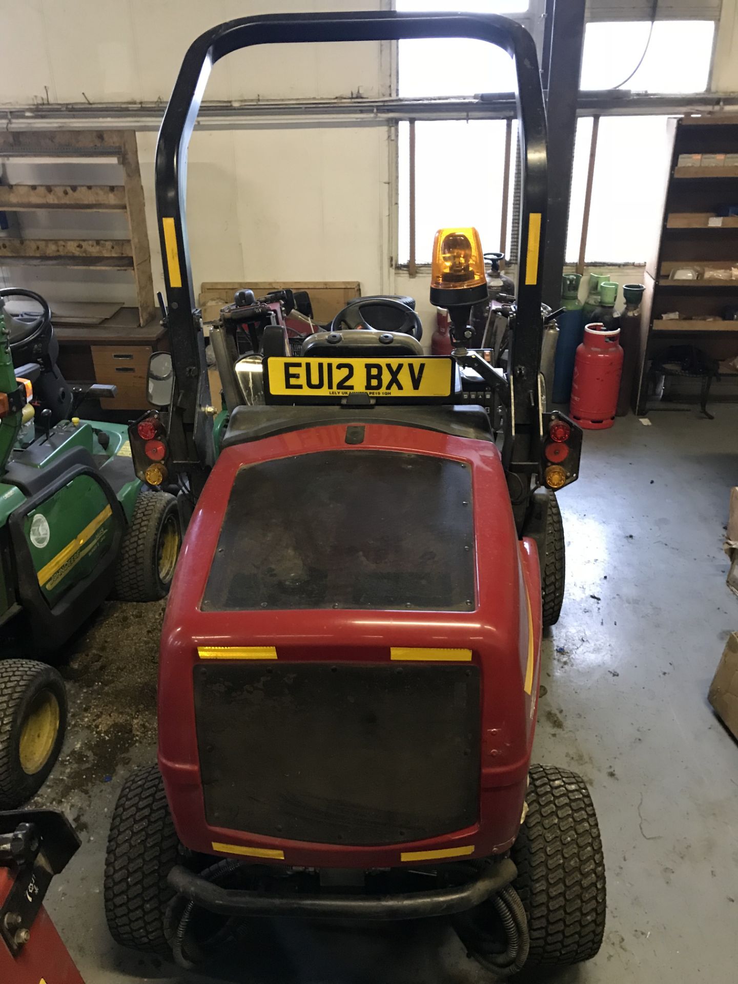 Toro LT3340 4WD 3 Gang Ride On Reel Mower | 2012 - Image 4 of 7