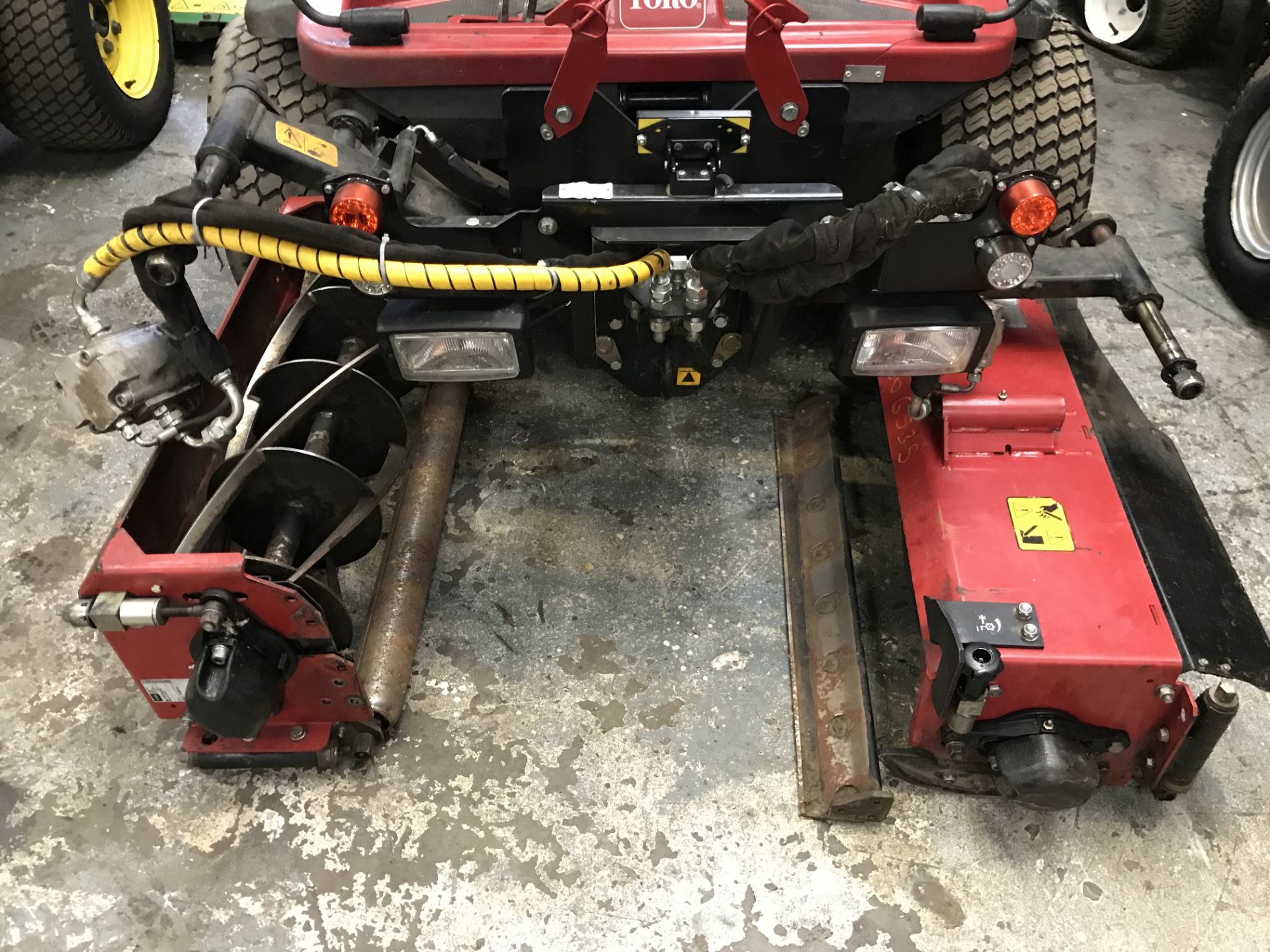 Toro LT3340 4WD 3 Gang Ride On Reel Mower | 2015 - Bild 6 aus 11