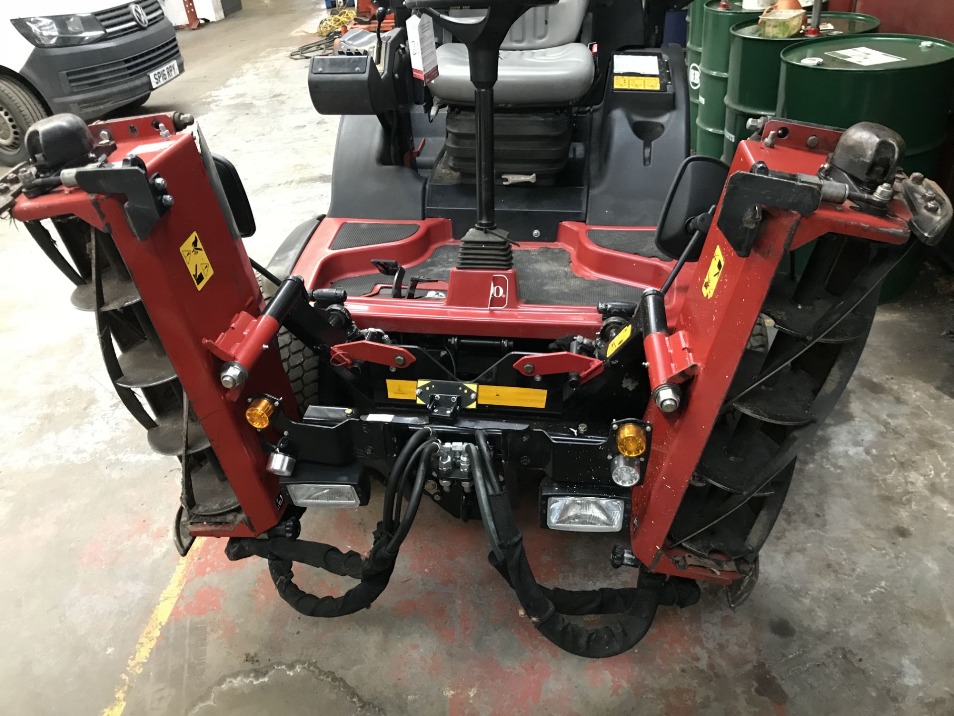 Toro LT3340 4WD 3 Gang Ride On Reel Mower | 2012 - Image 7 of 11