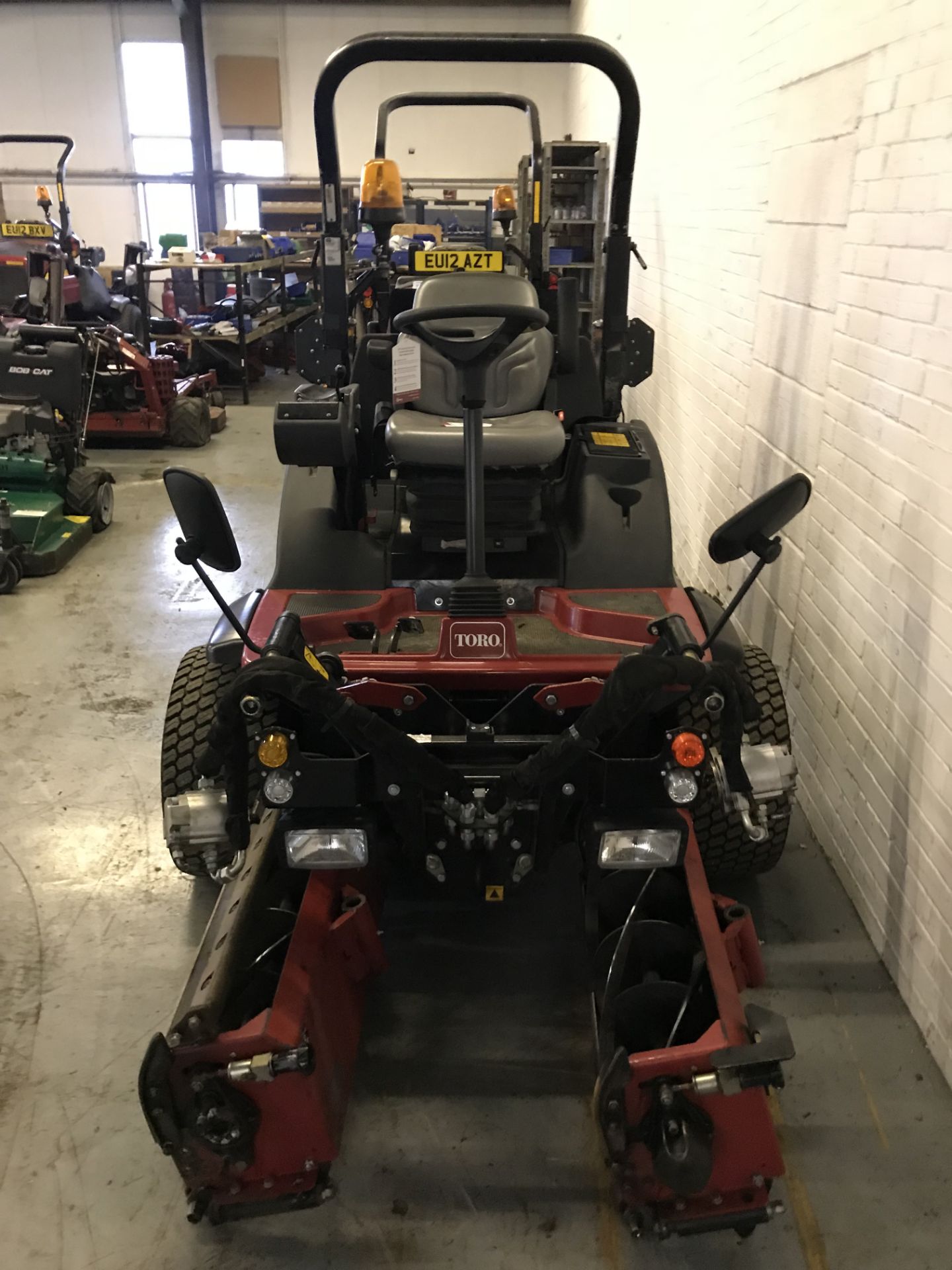 Toro LT3340 4WD 3 Gang Ride On Reel Mower | 2015 - Image 3 of 8