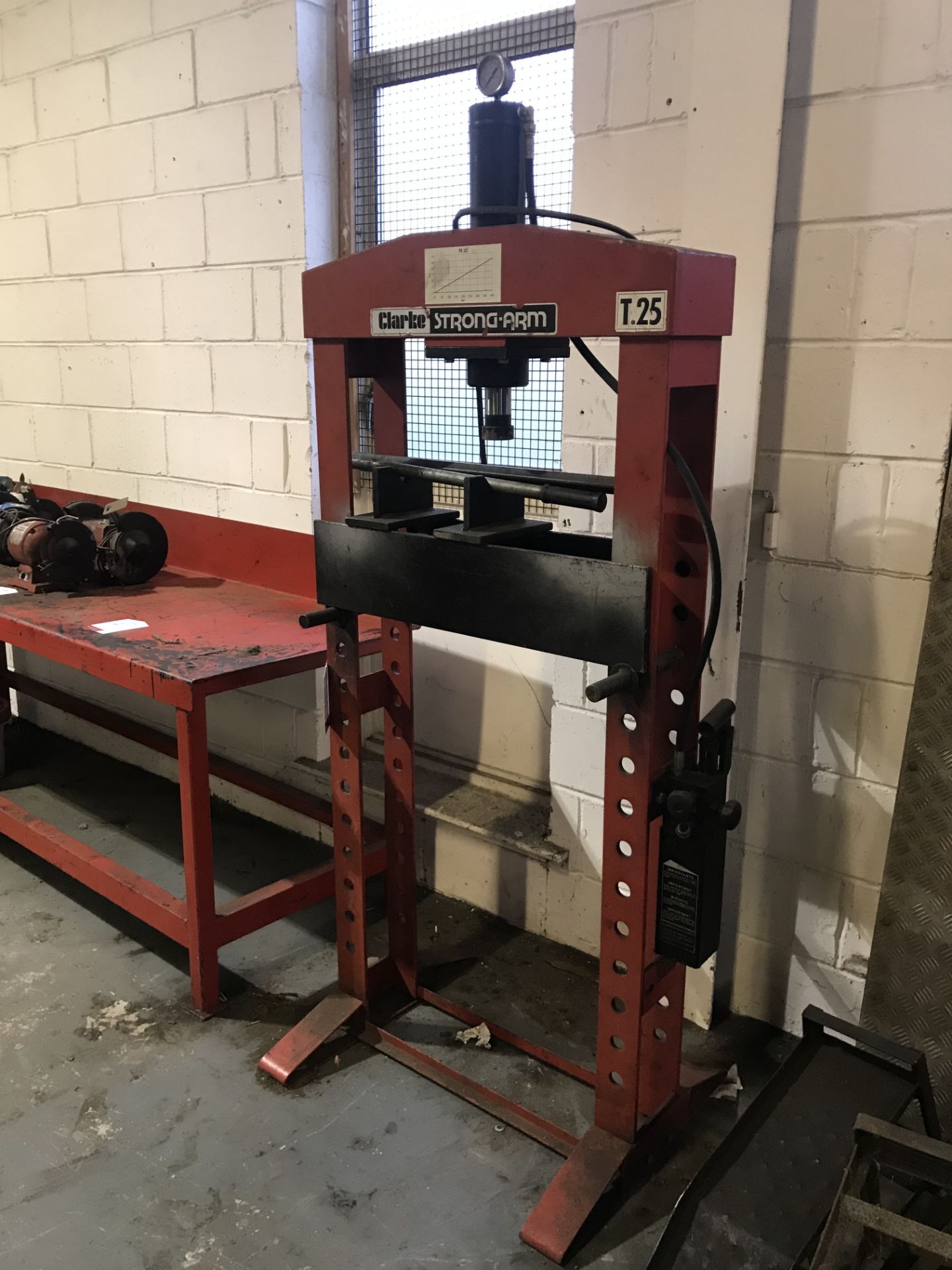 Clarke Strongarm 25T Workshop Floor Press - Bild 2 aus 2