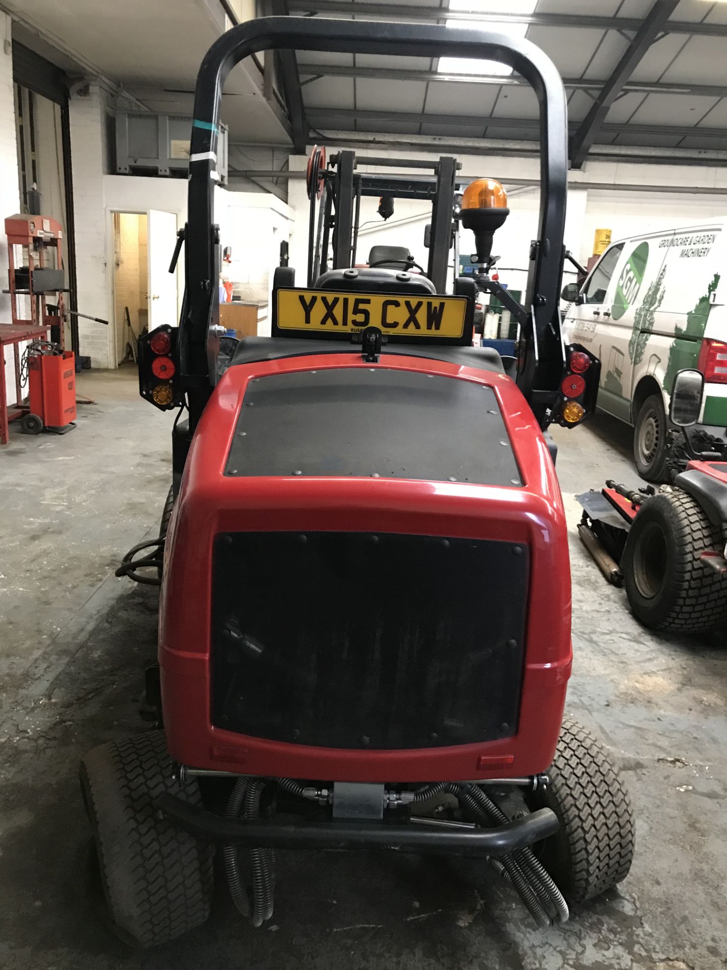 Toro LT3340 4WD 3 Gang Ride On Reel Mower | 2015 - Image 4 of 12