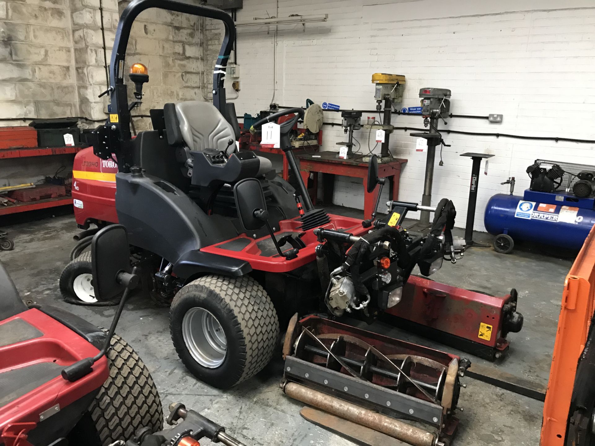 Toro LT3340 4WD 3 Gang Ride On Reel Mower | 2015 - Bild 2 aus 12