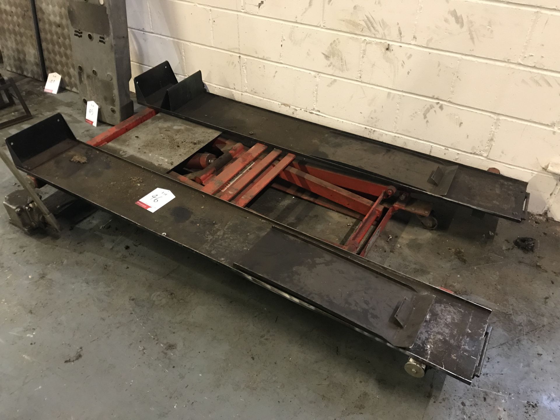 Chiesa Marco Hydraulic Mobile Scissor Bench w/ Ramps - Image 2 of 3