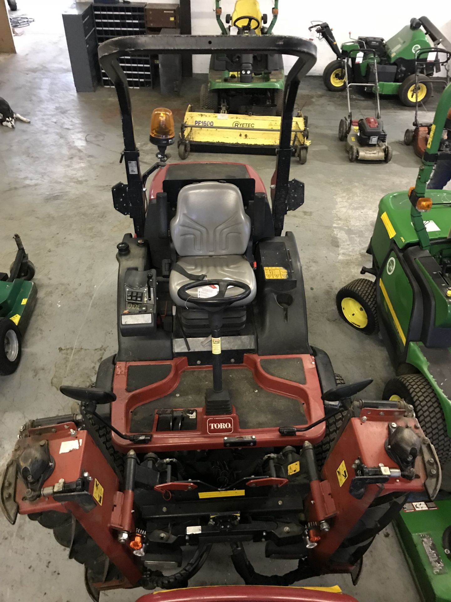 Toro LT3340 4WD 3 Gang Ride On Reel Mower | 2012 - Image 3 of 7