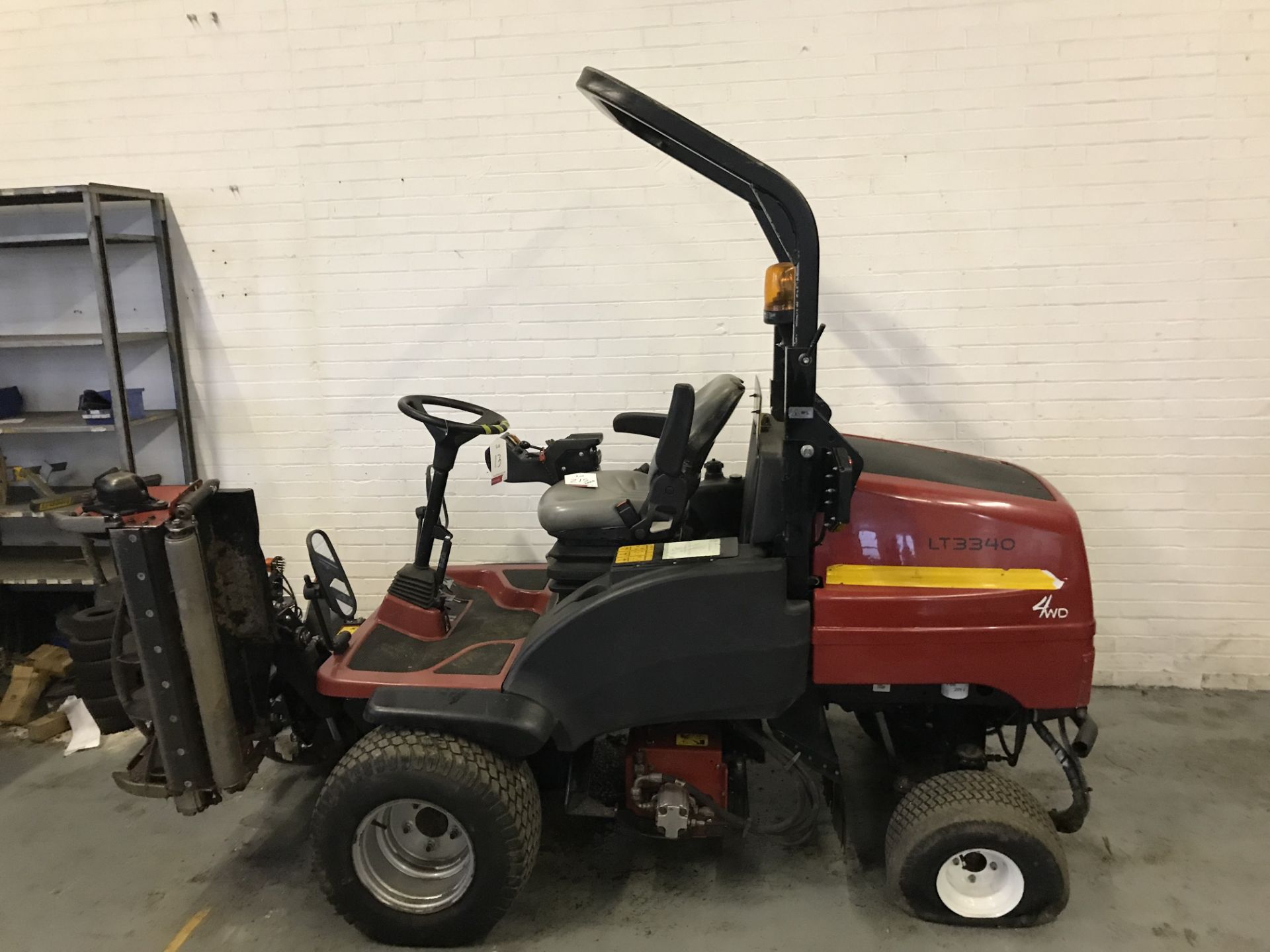 Toro LT3340 4WD 3 Gang Ride On Reel Mower | 2012 - Image 2 of 9