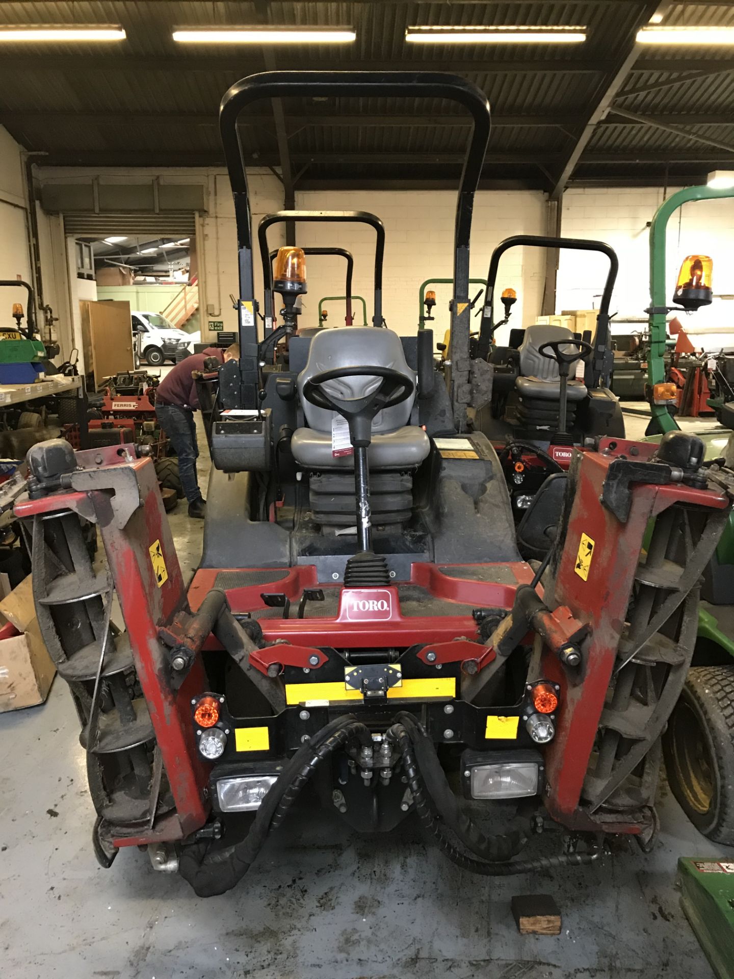 Toro LT3340 4WD 3 Gang Ride On Reel Mower | 2012 - Image 2 of 7