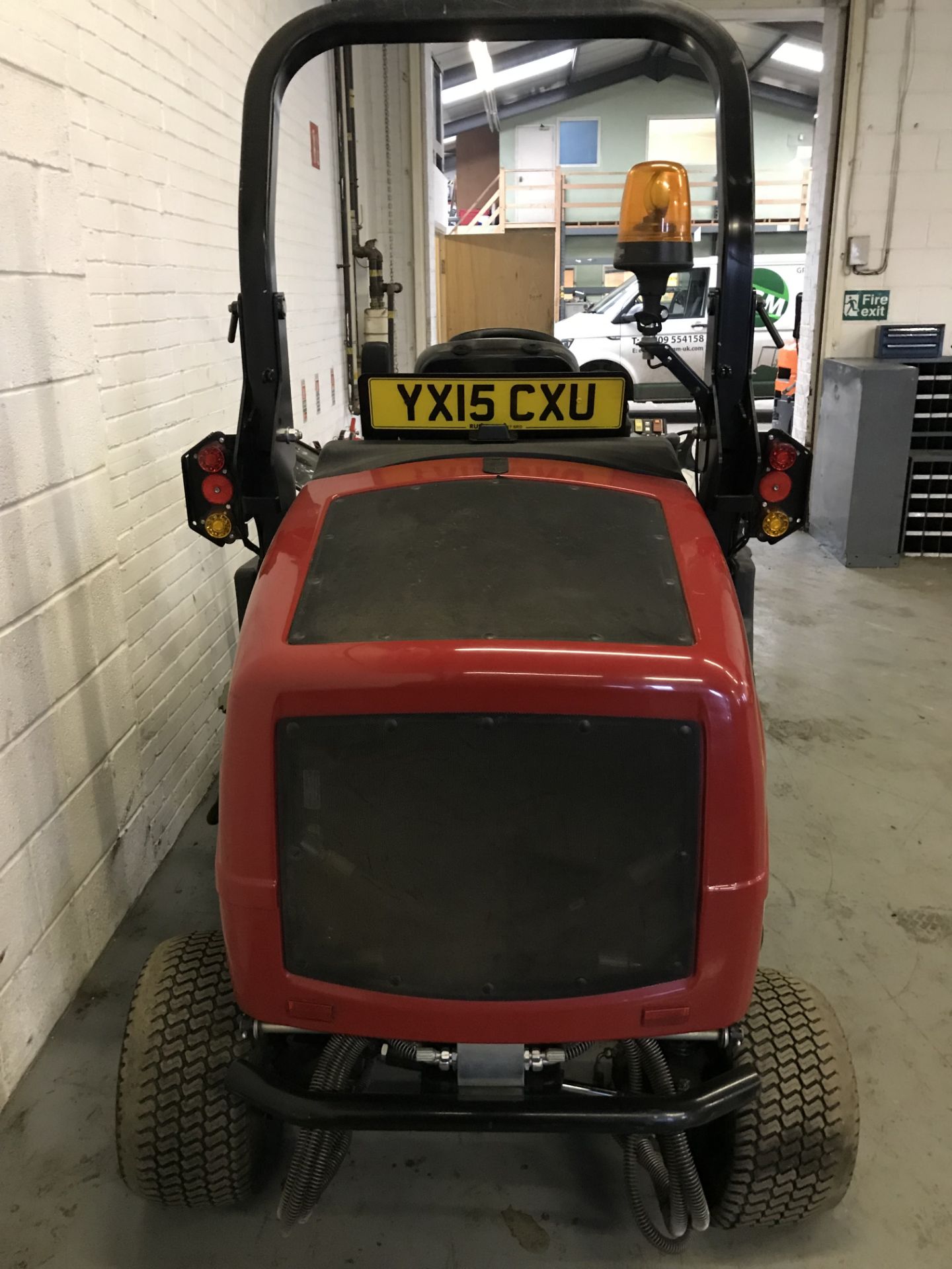 Toro LT3340 4WD 3 Gang Ride On Reel Mower | 2015 - Image 2 of 8