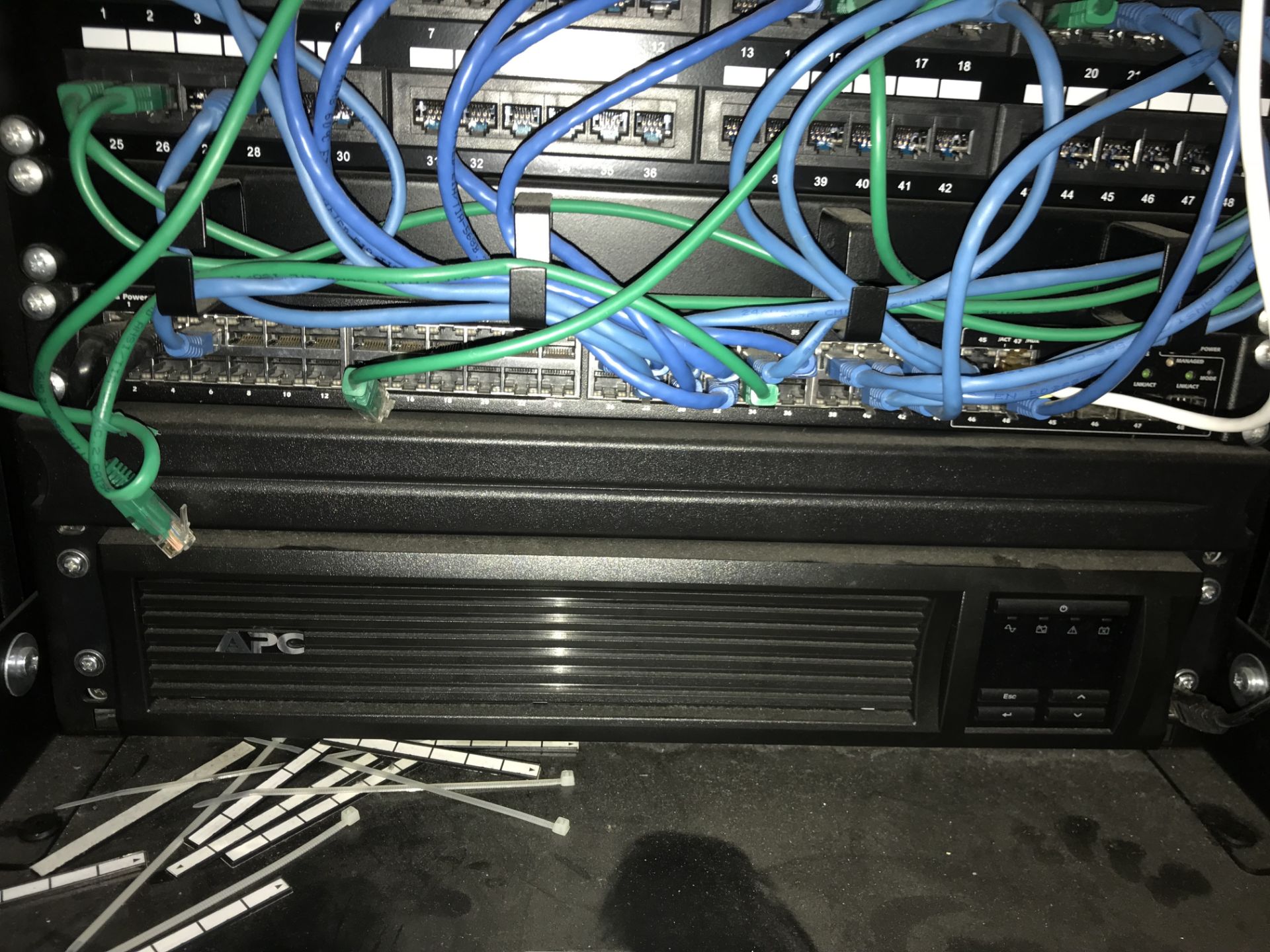 APC UPS Unit with keys - Image 10 of 10