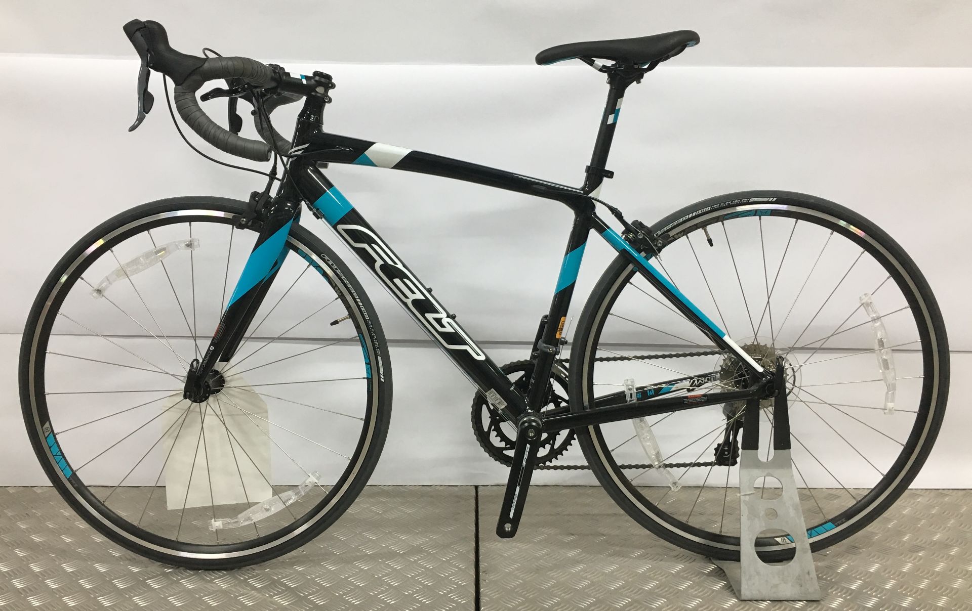 Felt ZW100 Women's Road Bike 2016. Ex-Display. RRP £675 - Image 2 of 8