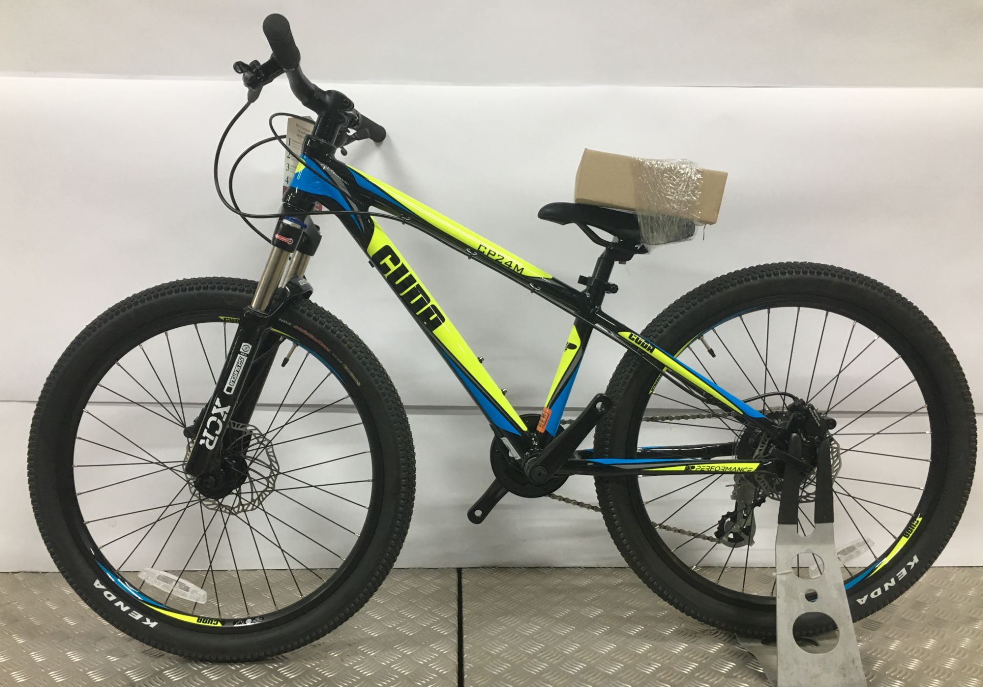 Cuda 24M Junior Off Road Bike. Ex Display. RRP £729 - Image 2 of 6