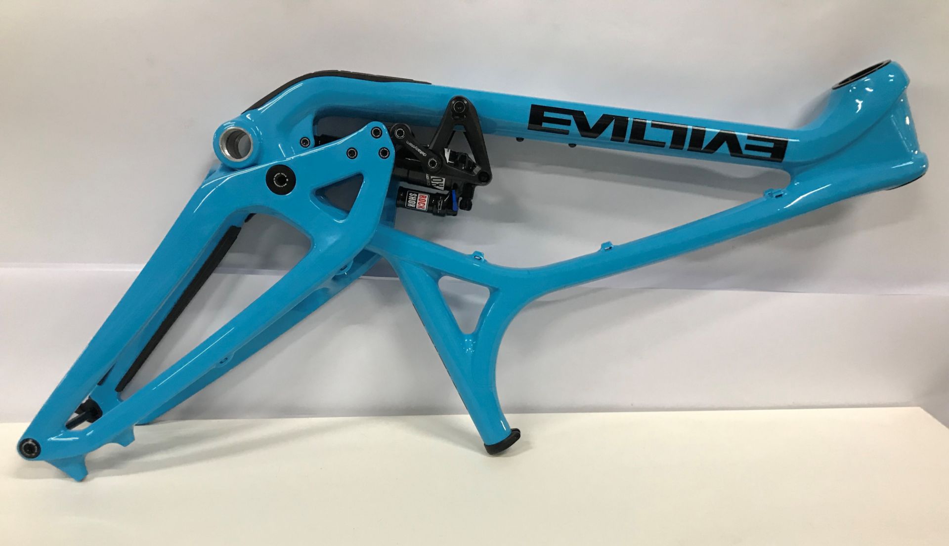 Evil Wreckoning Carbon Fibre Bike Frame w/ Monarch Plus RC3 Shock Absorbers £2,750 - Image 2 of 4