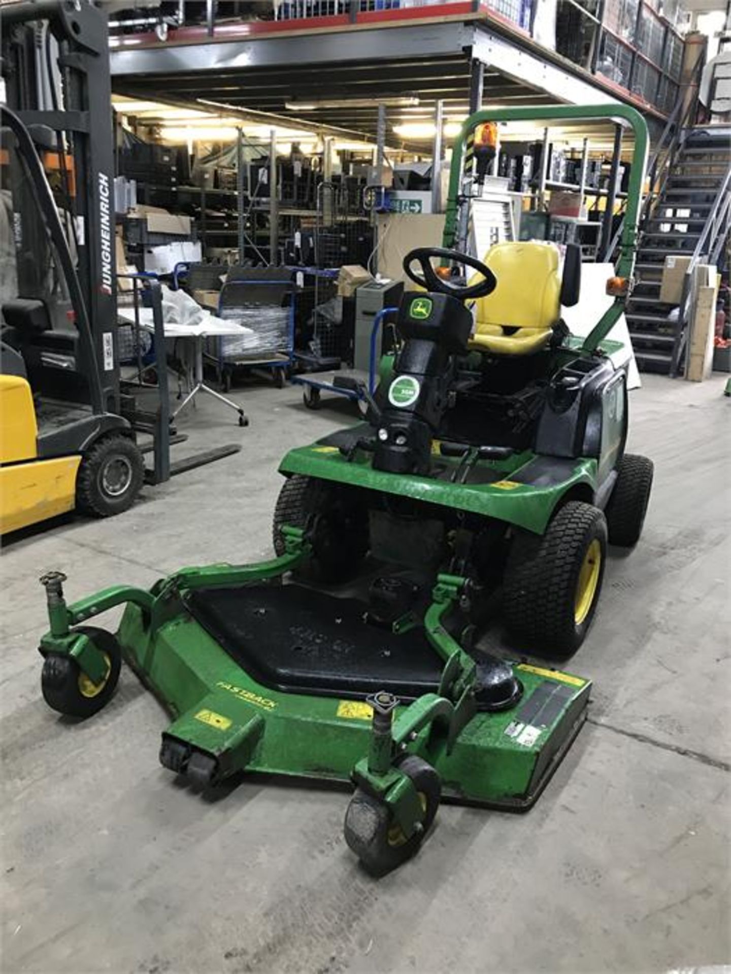 John Deere F1400 Front Rotary Mower with Fastback Commercial 62 Attachment - Image 3 of 7