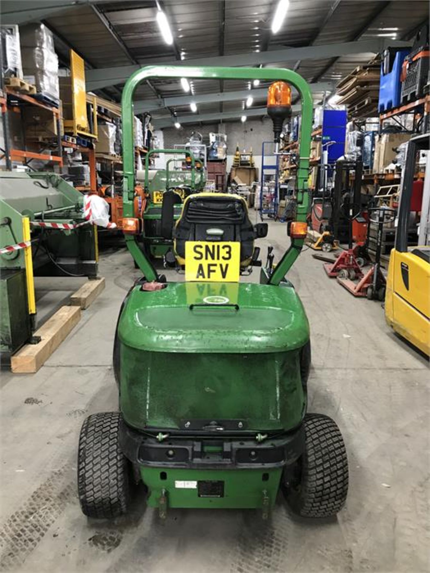 John Deere F1400 Front Rotary Mower with Fastback Commercial 62 Attachment - Image 4 of 7