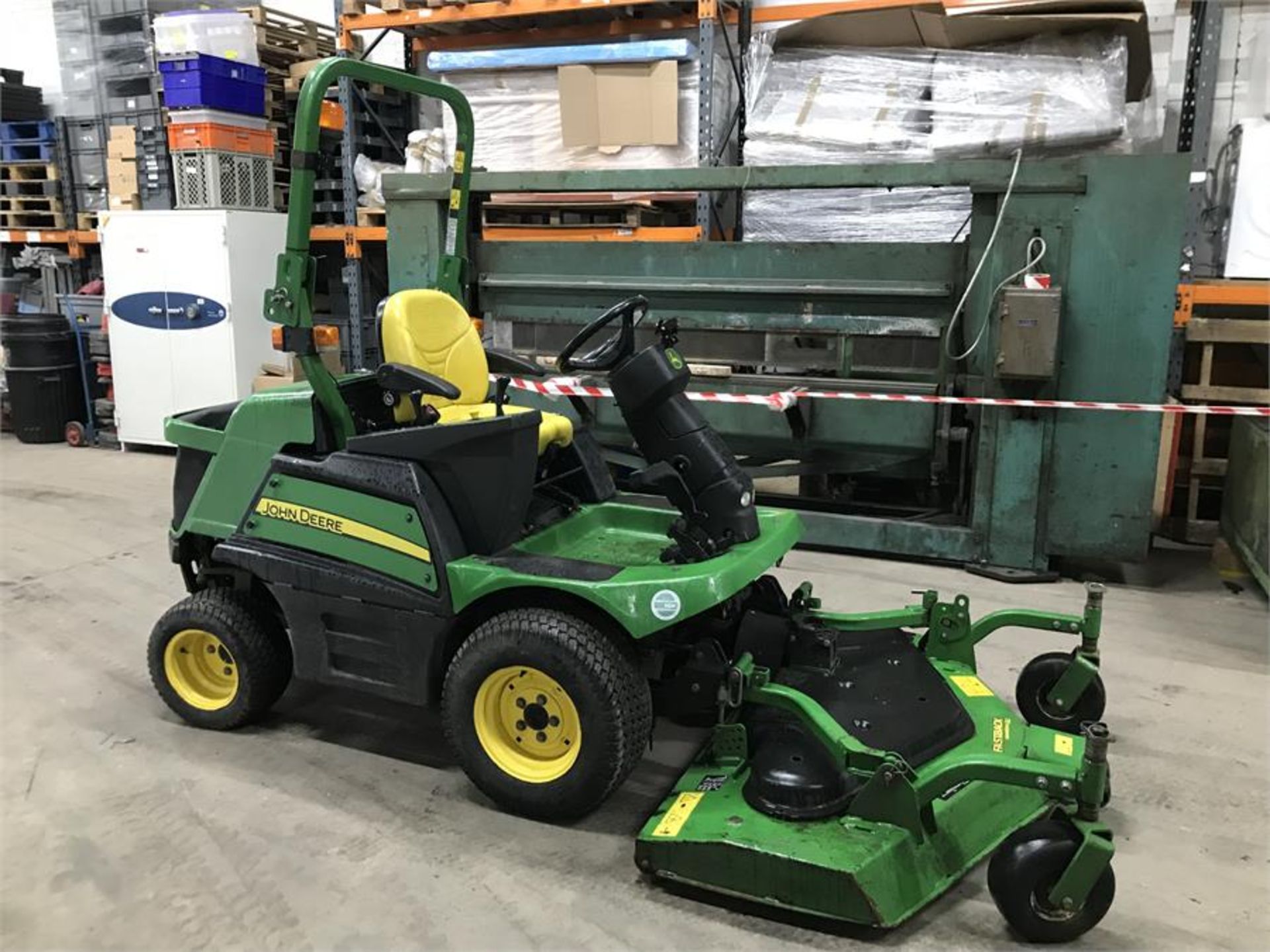 John Deere 1570 TER C 4WD Front Rotary Mower with Fastback Commercial 62 Attachment - Image 3 of 6