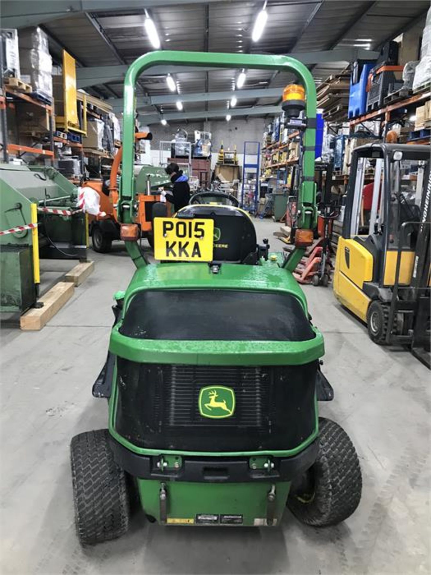 John Deere 1570 TER C 4WD Front Rotary Mower with Fastback Commercial 62 Attachment - Image 4 of 7