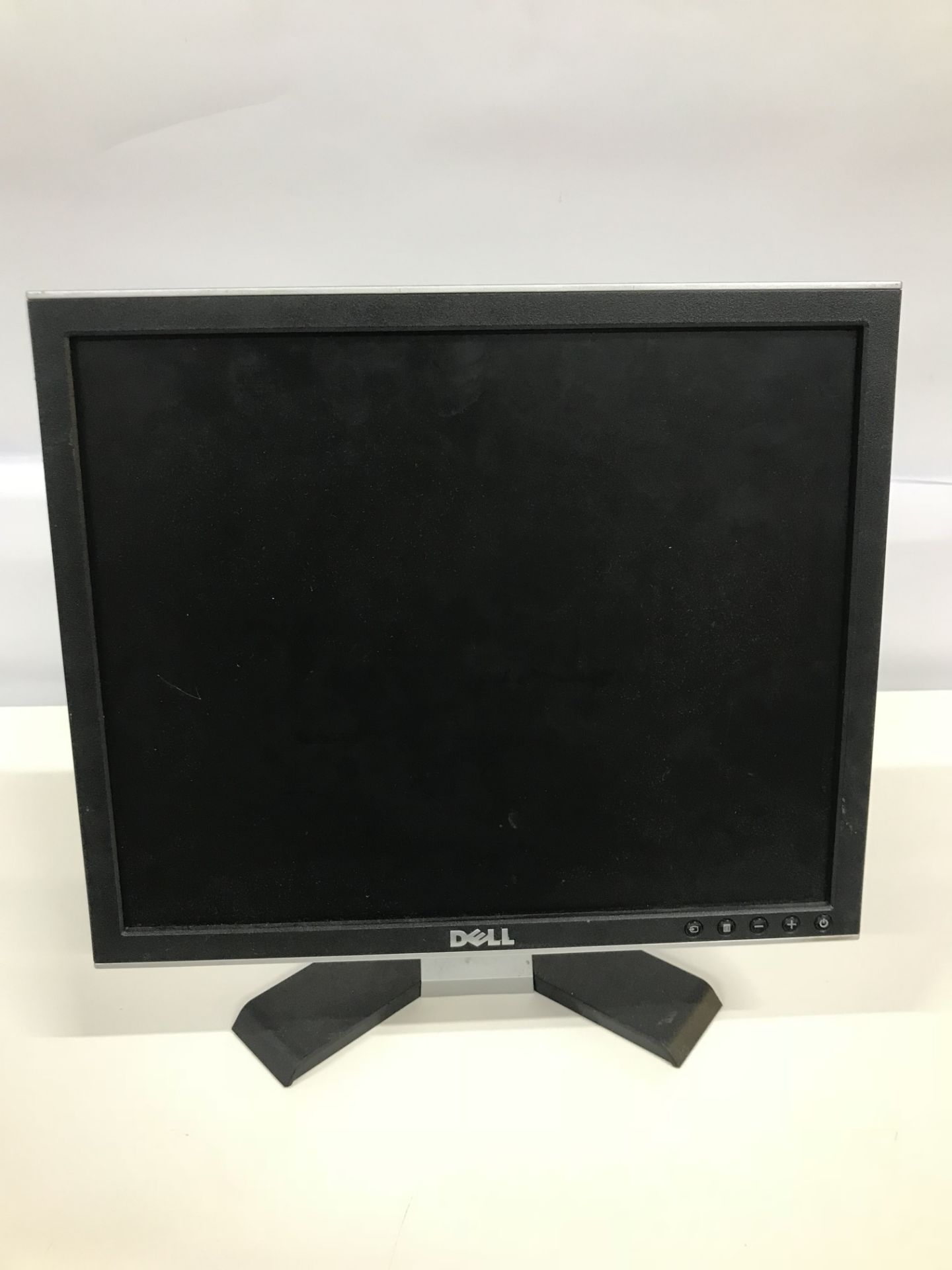 10 x Computer monitors. See description