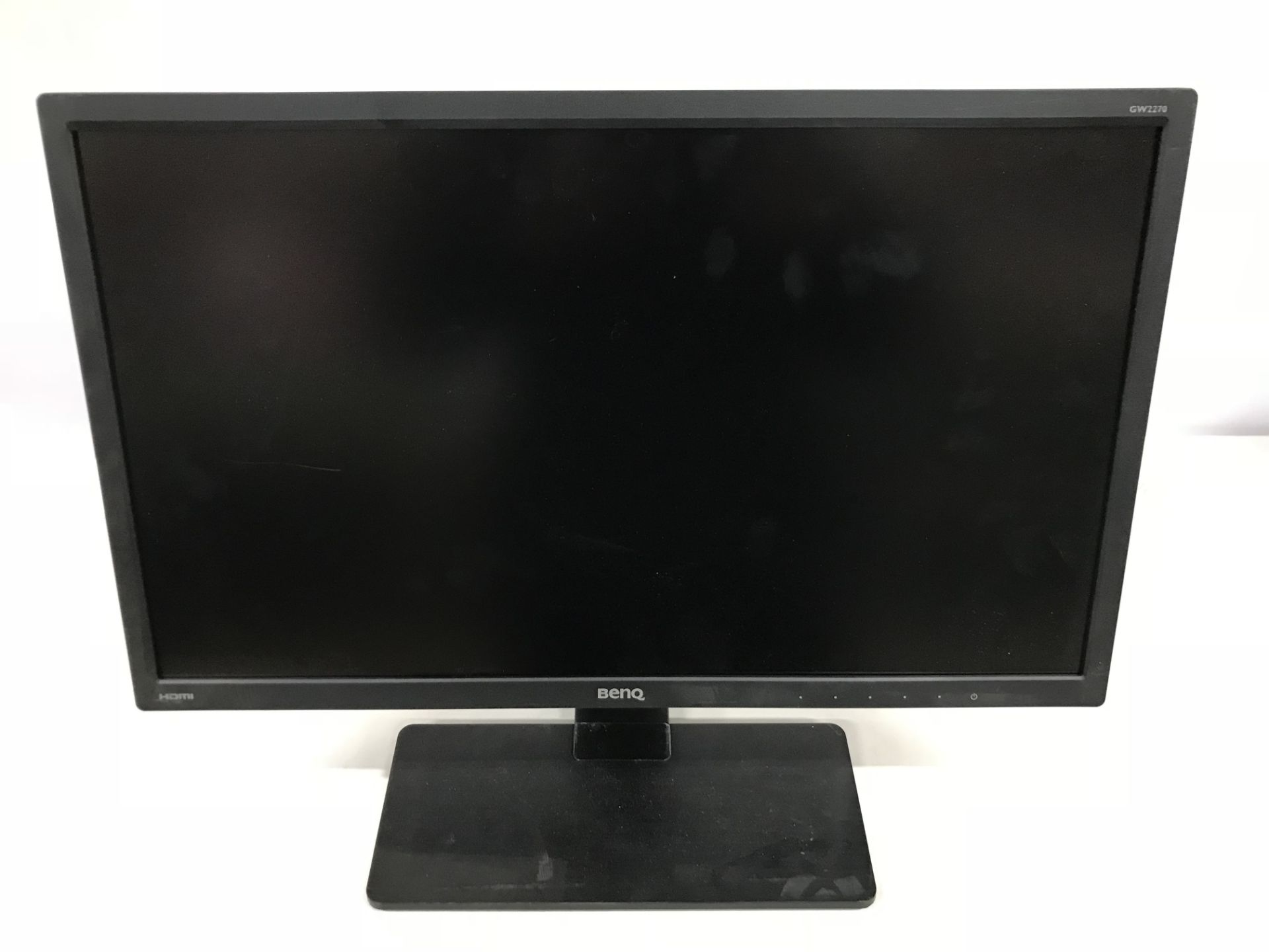 10 x Computer monitors. See description