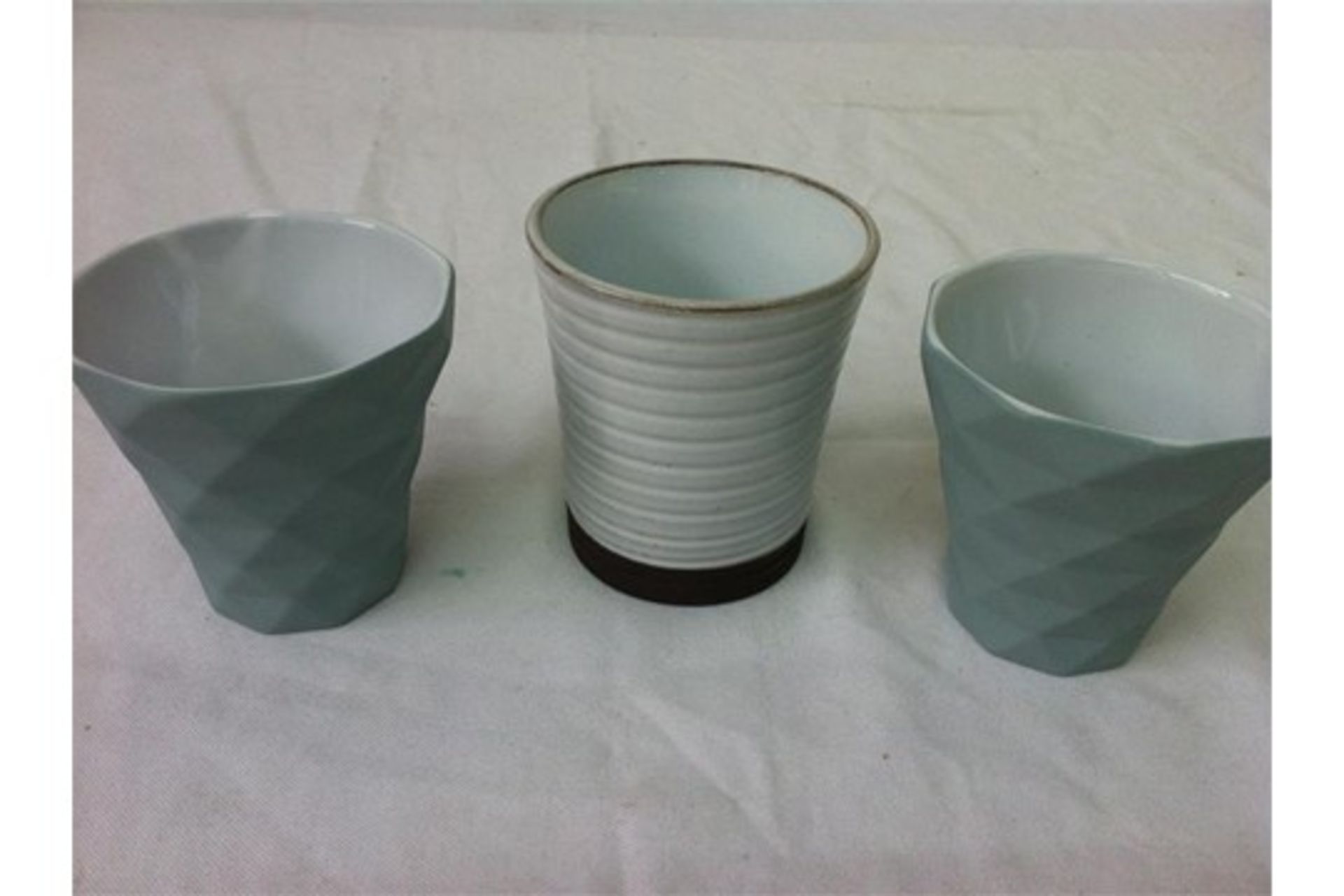 Candle/tealight holders 11xGlass, 3xmetal; Candle plates 6xlge, 4xsm; scented soya bean candles x 10 - Image 3 of 4