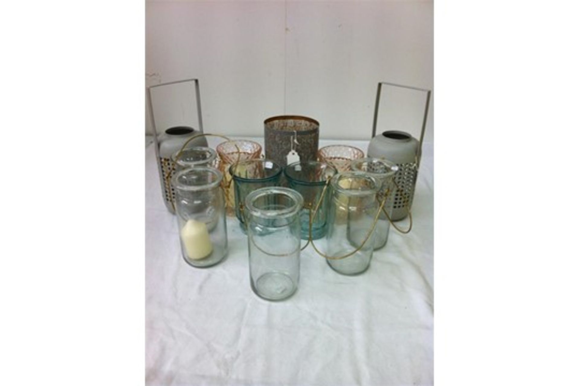 Candle/tealight holders 11xGlass, 3xmetal; Candle plates 6xlge, 4xsm; scented soya bean candles x 10 - Image 4 of 4