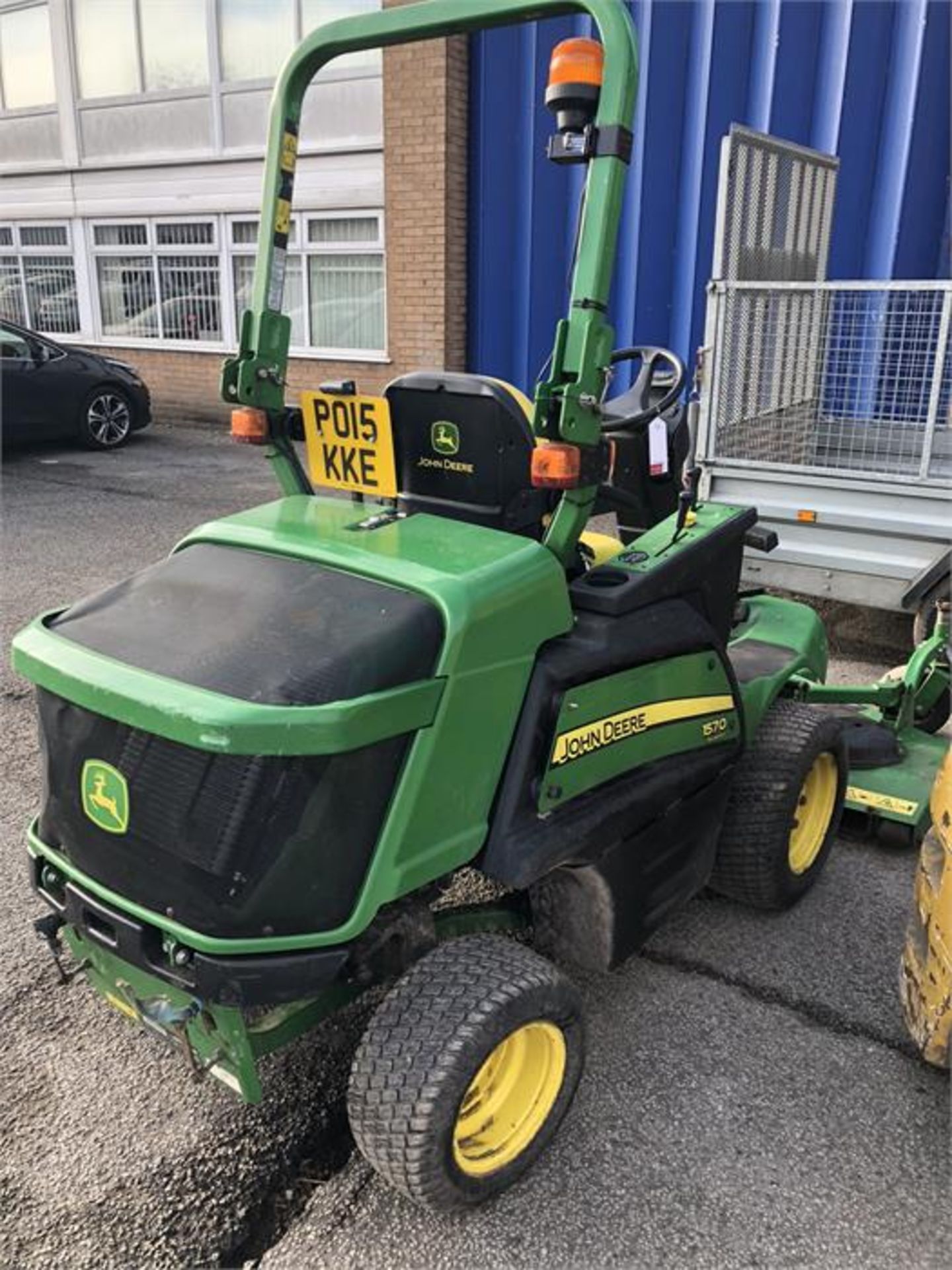 John Deere 1570 TER C 4WD Front Rotary Mower with Fastback Commercial 62 Attachment - Image 5 of 8