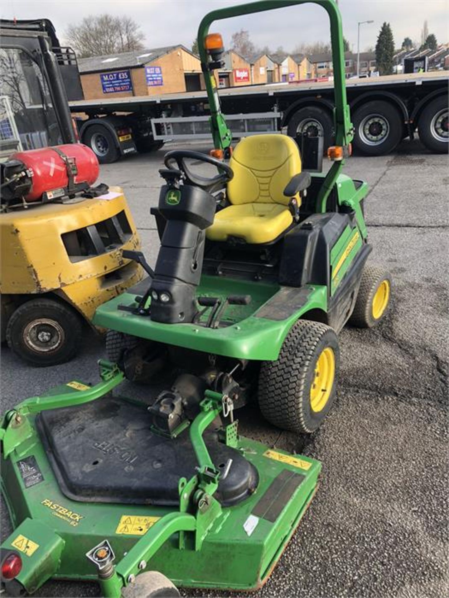 John Deere 1570 TER C 4WD Front Rotary Mower with Fastback Commercial 62 Attachment - Image 2 of 8