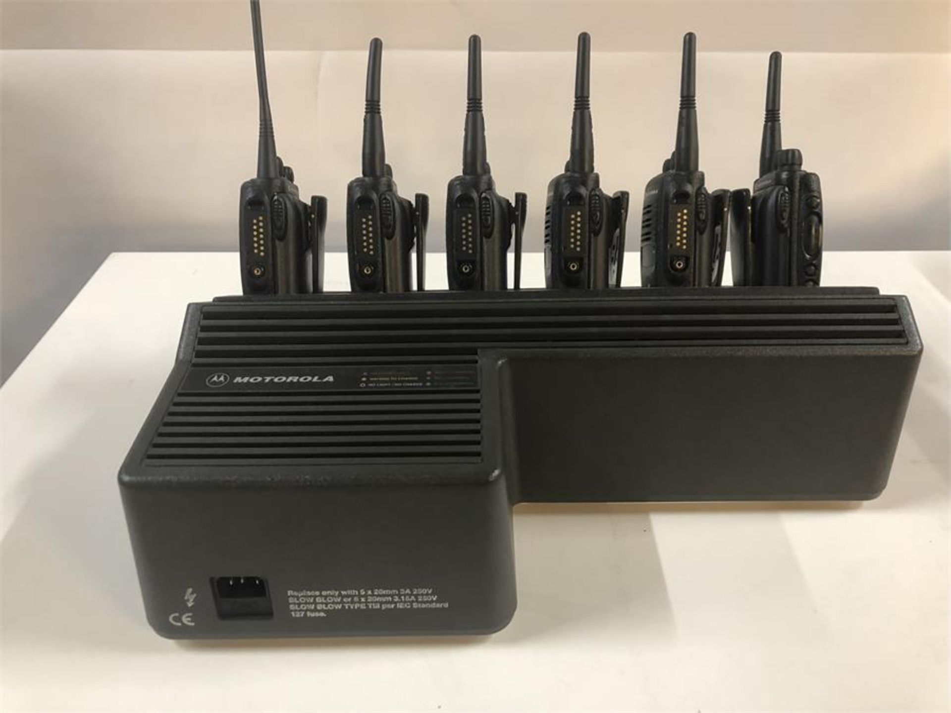 6 x Motorola GP340 Radio 16 Channel Sysyem with Dock - Image 2 of 4