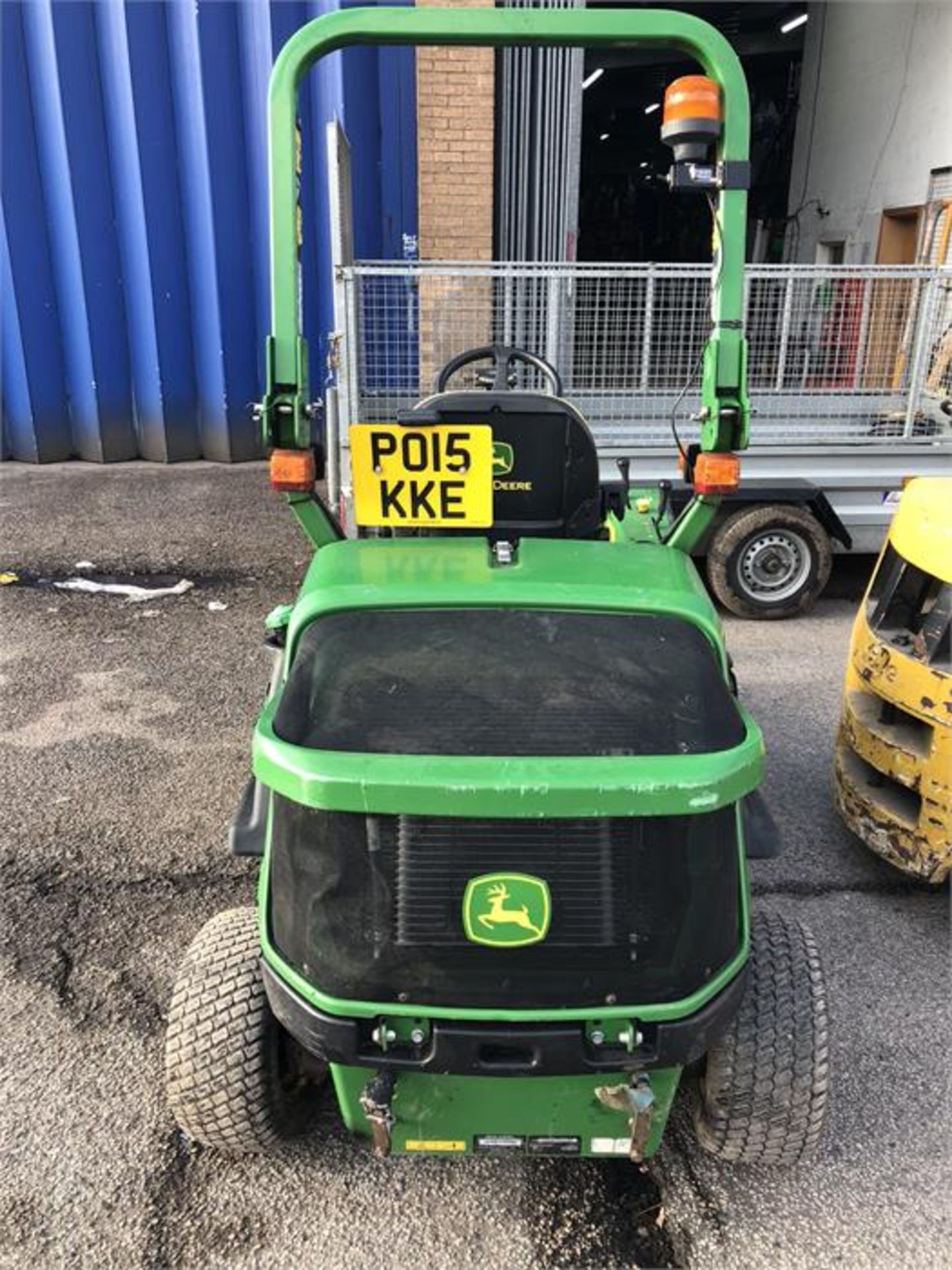 John Deere 1570 TER C 4WD Front Rotary Mower with Fastback Commercial 62 Attachment - Image 4 of 8