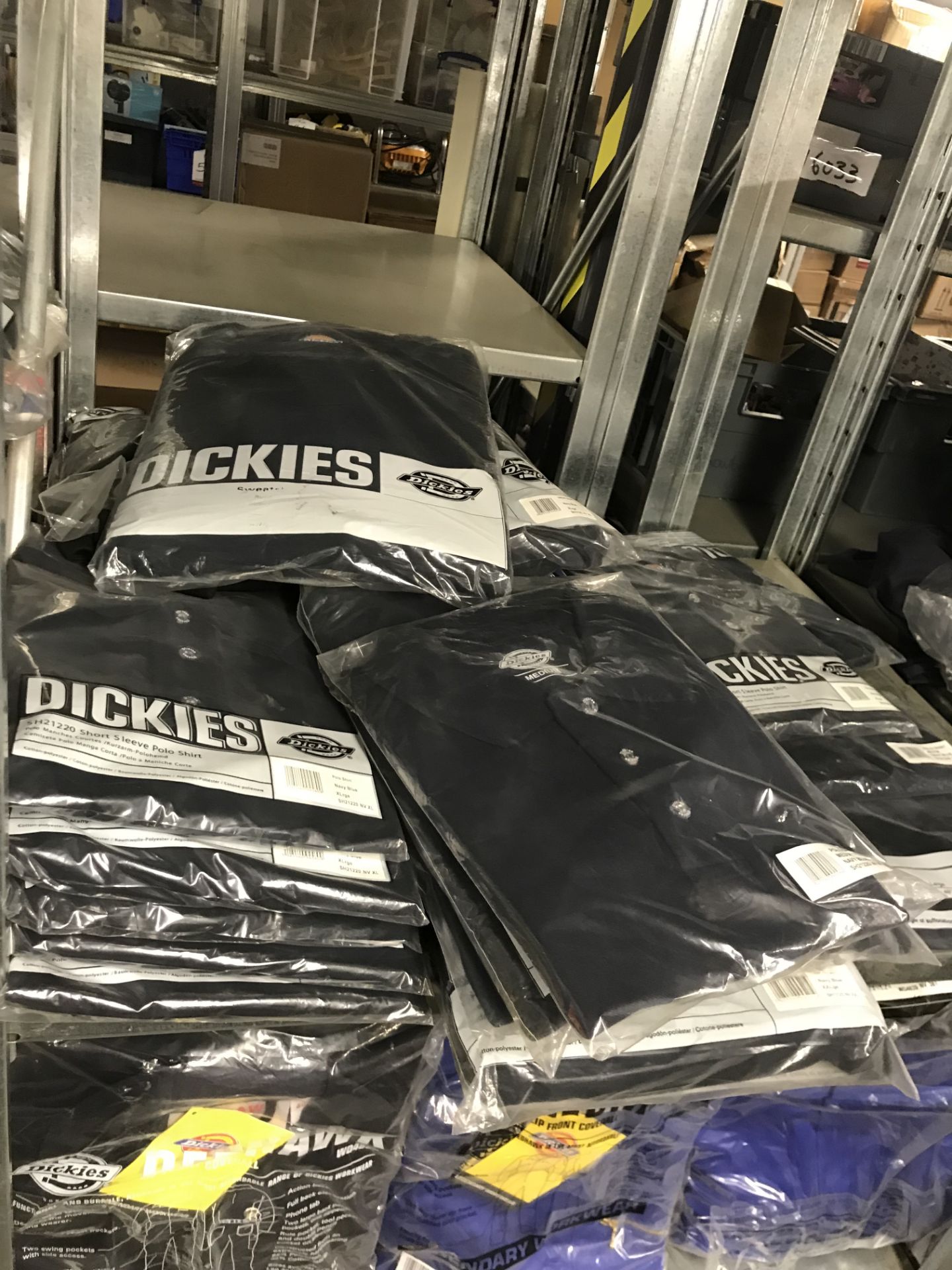 80 x Dickies Polo Shirts, T-shirts & Sweaters - Various Sizes - Colours inc: Navy & Royal Blue - Bild 2 aus 3