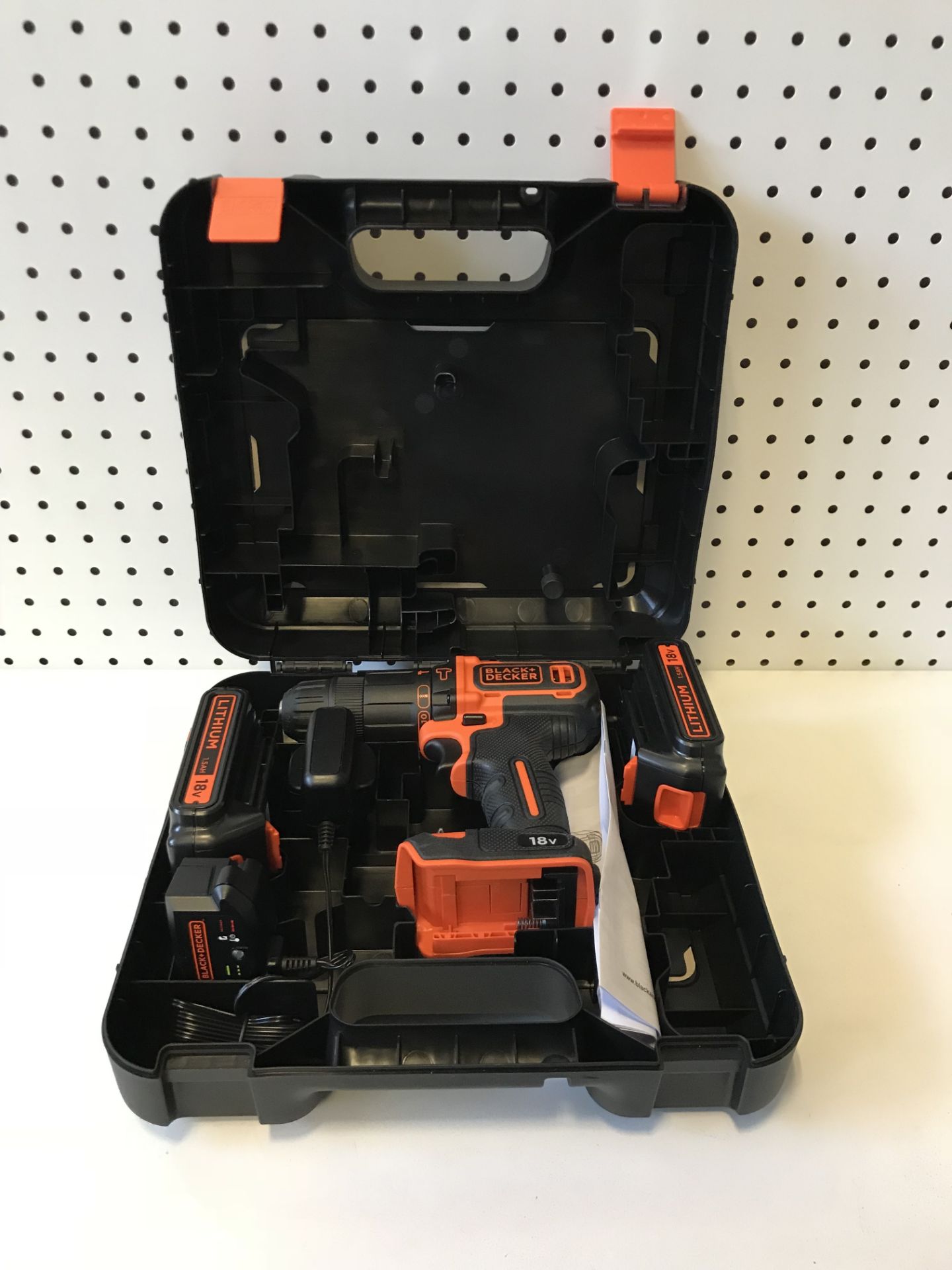 Black & Decker BDCHD18KB Hammer Drill w/ Battery & Charger - Bild 2 aus 3