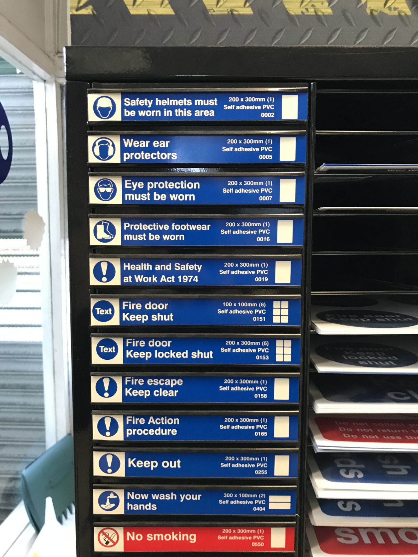 Quantity of Various Safety Signs (Adhesive & Magnetic) as per photos - Bild 4 aus 9