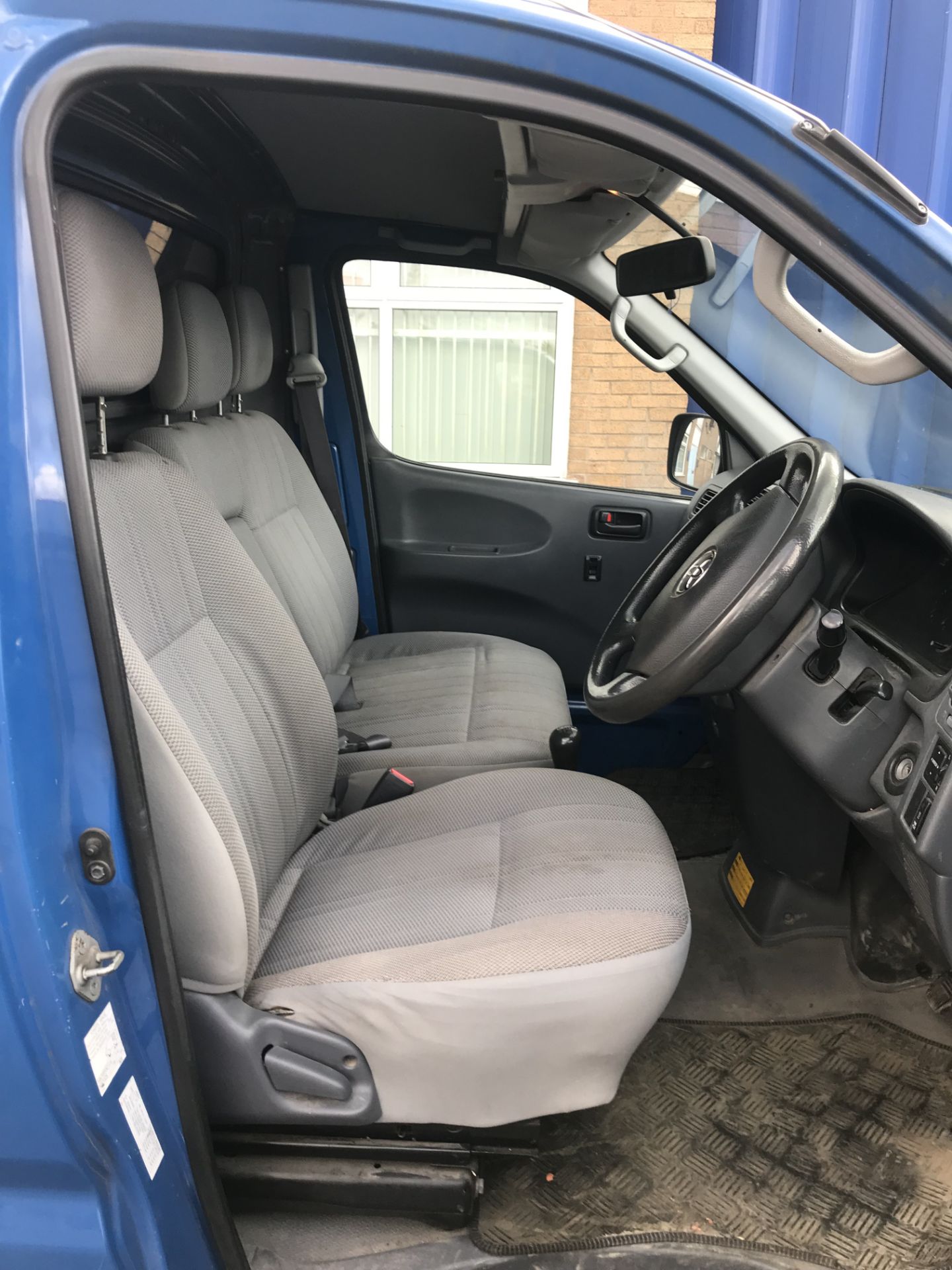 Toyota Hi-Ace 280 D-4D 95 SWB Panel Van | Diesel | GU07 WJV | 140,263 Miles - Image 6 of 9