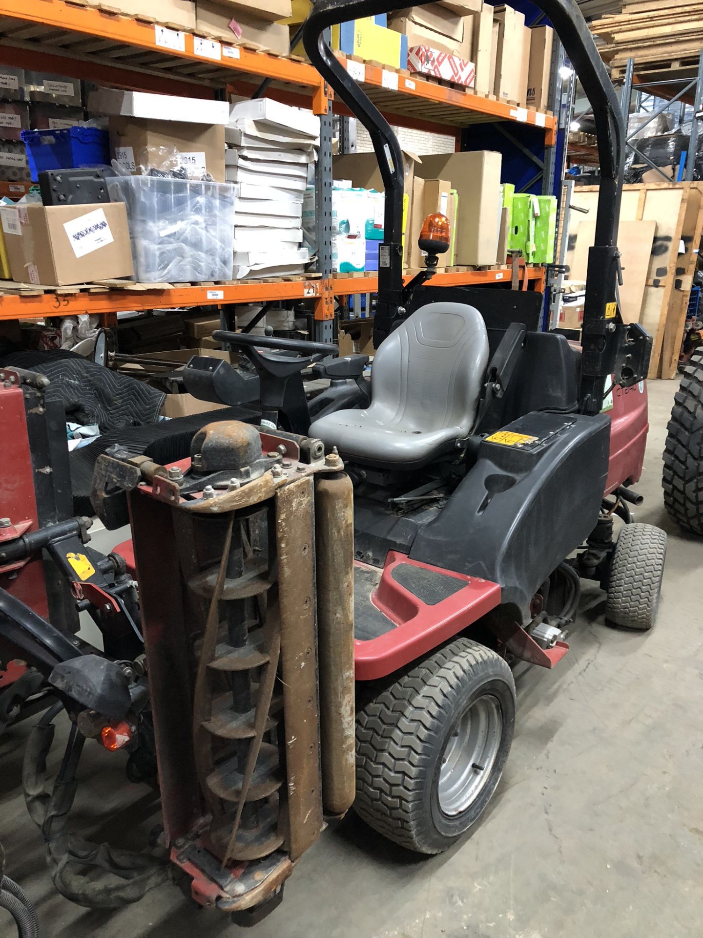 Toro CT2140 Ride-On Mower - EU11 AON - With 3 x Cutting Blades | Hours: 2600.9 - Image 3 of 6