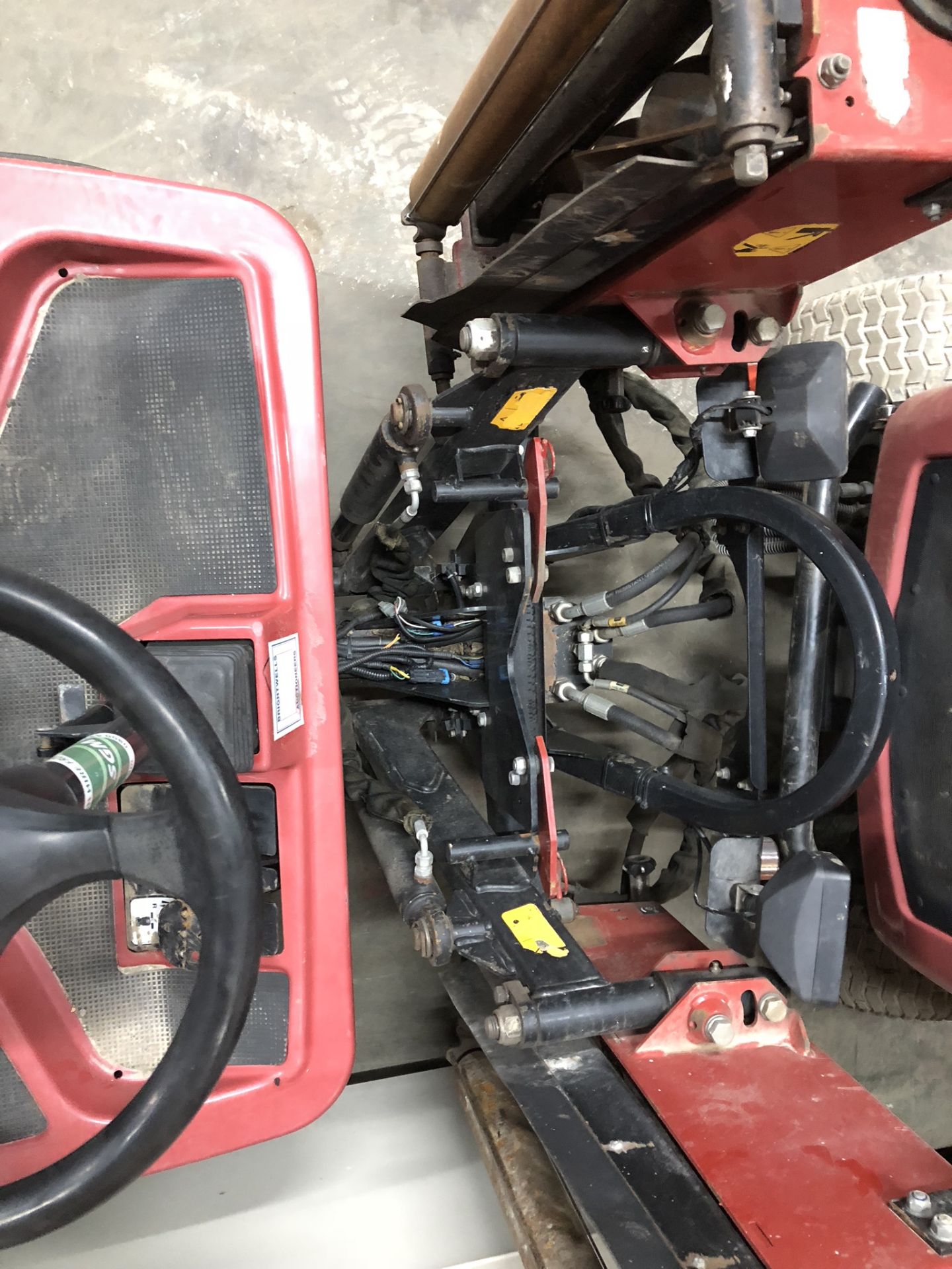 Toro CT2140 Ride-On Mower - EU11 AON - With 3 x Cutting Blades | Hours: 2600.9 - Image 5 of 6