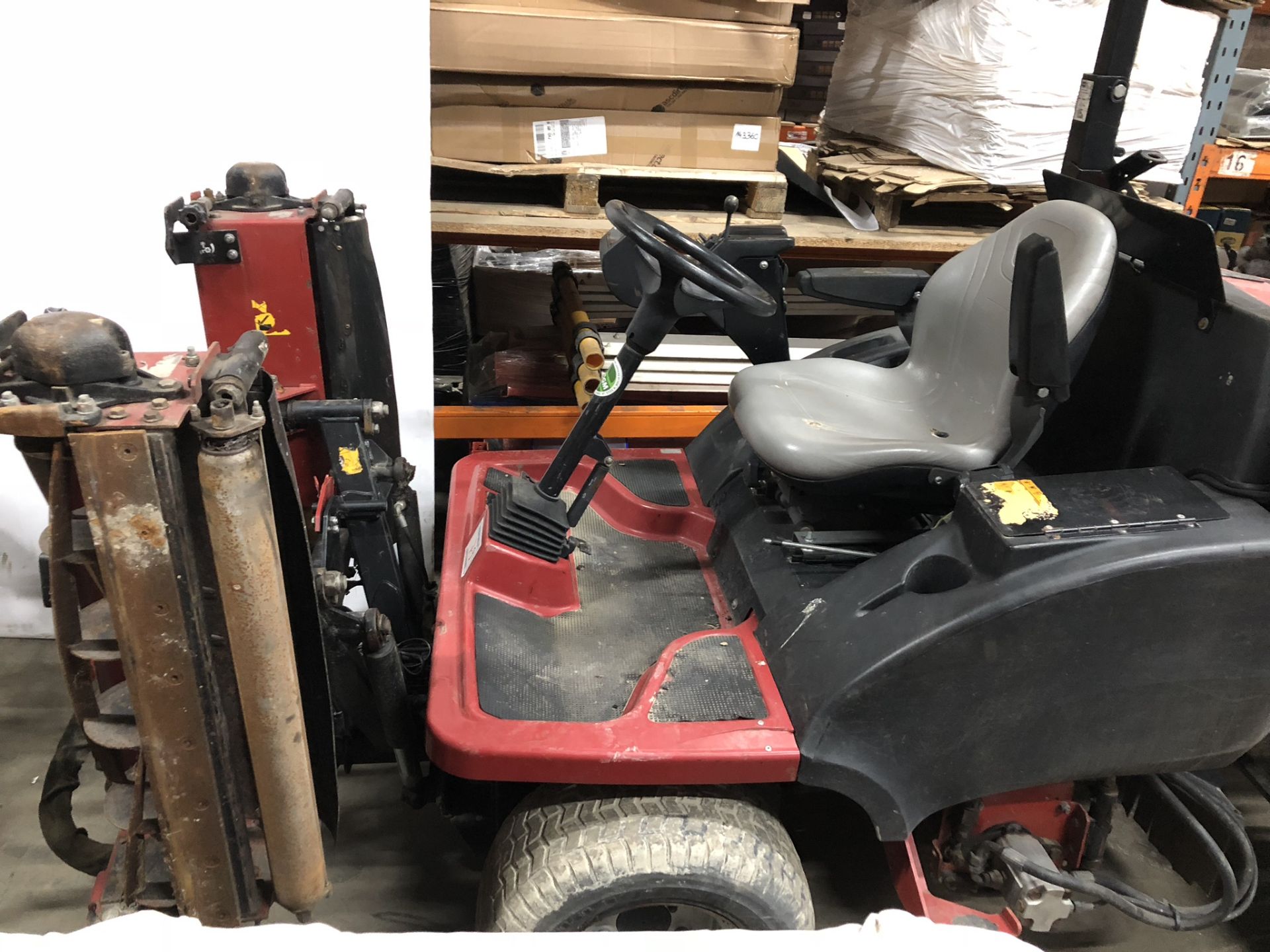 Toro CT2140 Ride-On Mower - EU11 AOL - With 3 x Cutting Blades | Hours: 3363.0 - Image 3 of 5