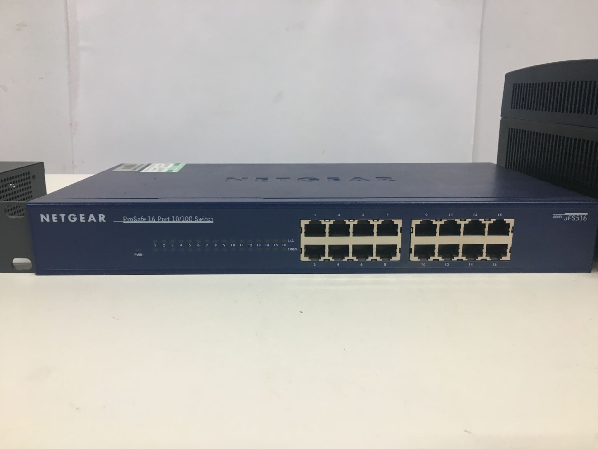 3 x Ethernet desktop switches - Image 3 of 4