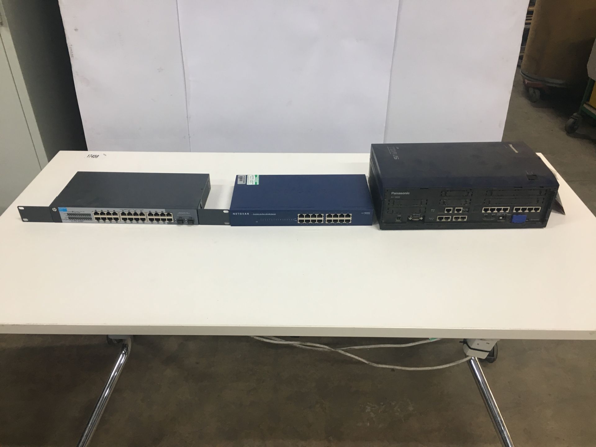 3 x Ethernet desktop switches