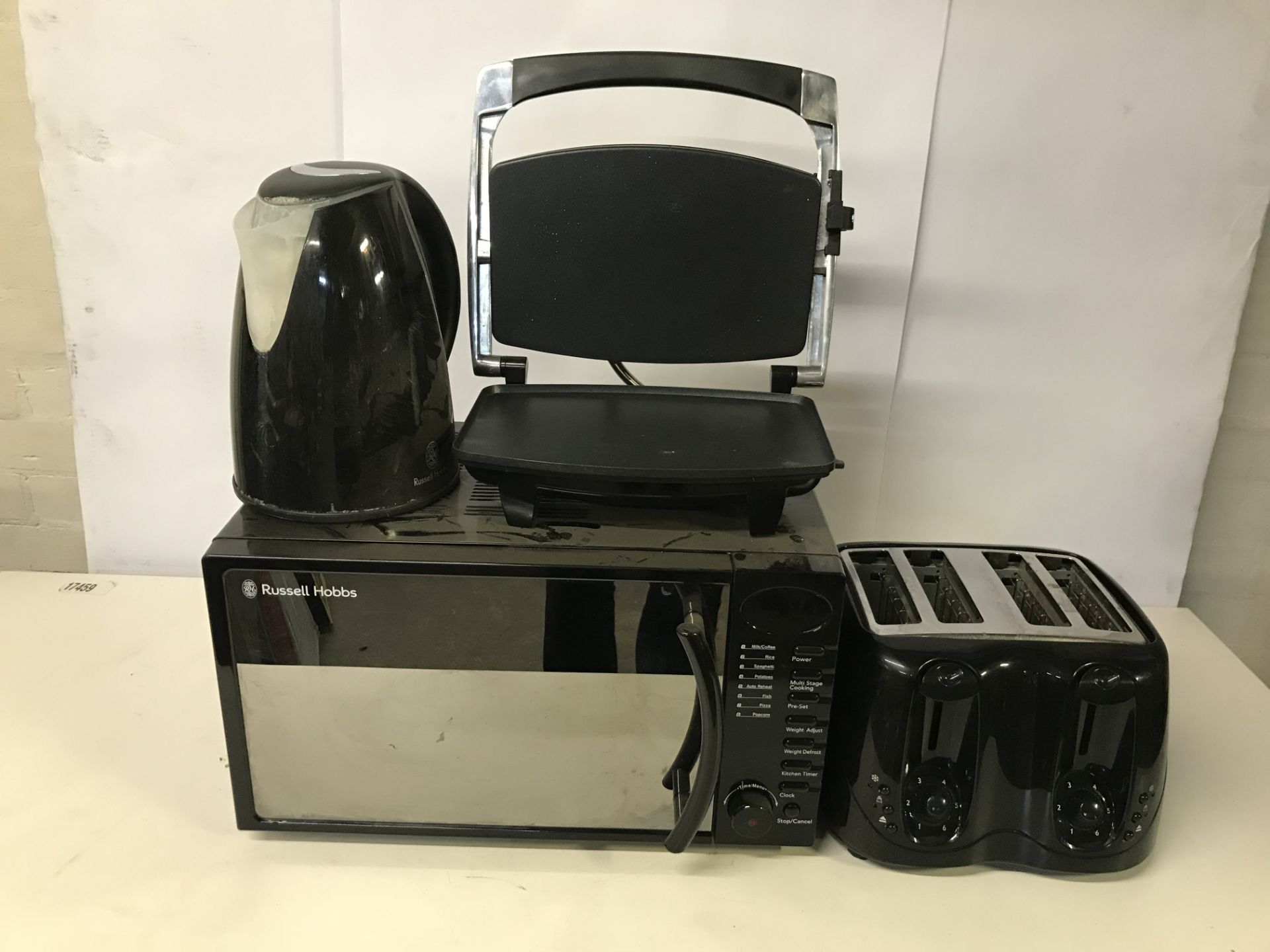 Selection of Russell Hobbs Kitchen Equipment - inc: Toaster, Microwave, Kettle & Toastie Maker