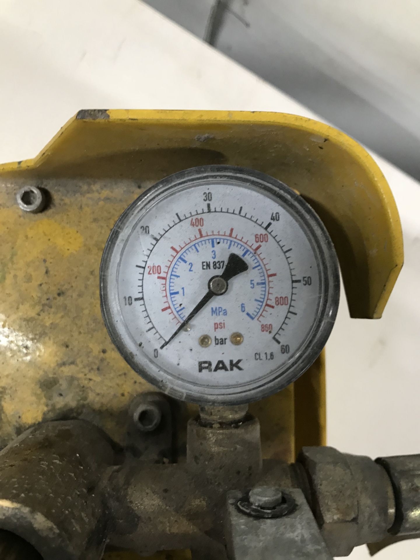 UNI Omega 60 Bar Pressure Test Pump - Image 3 of 5