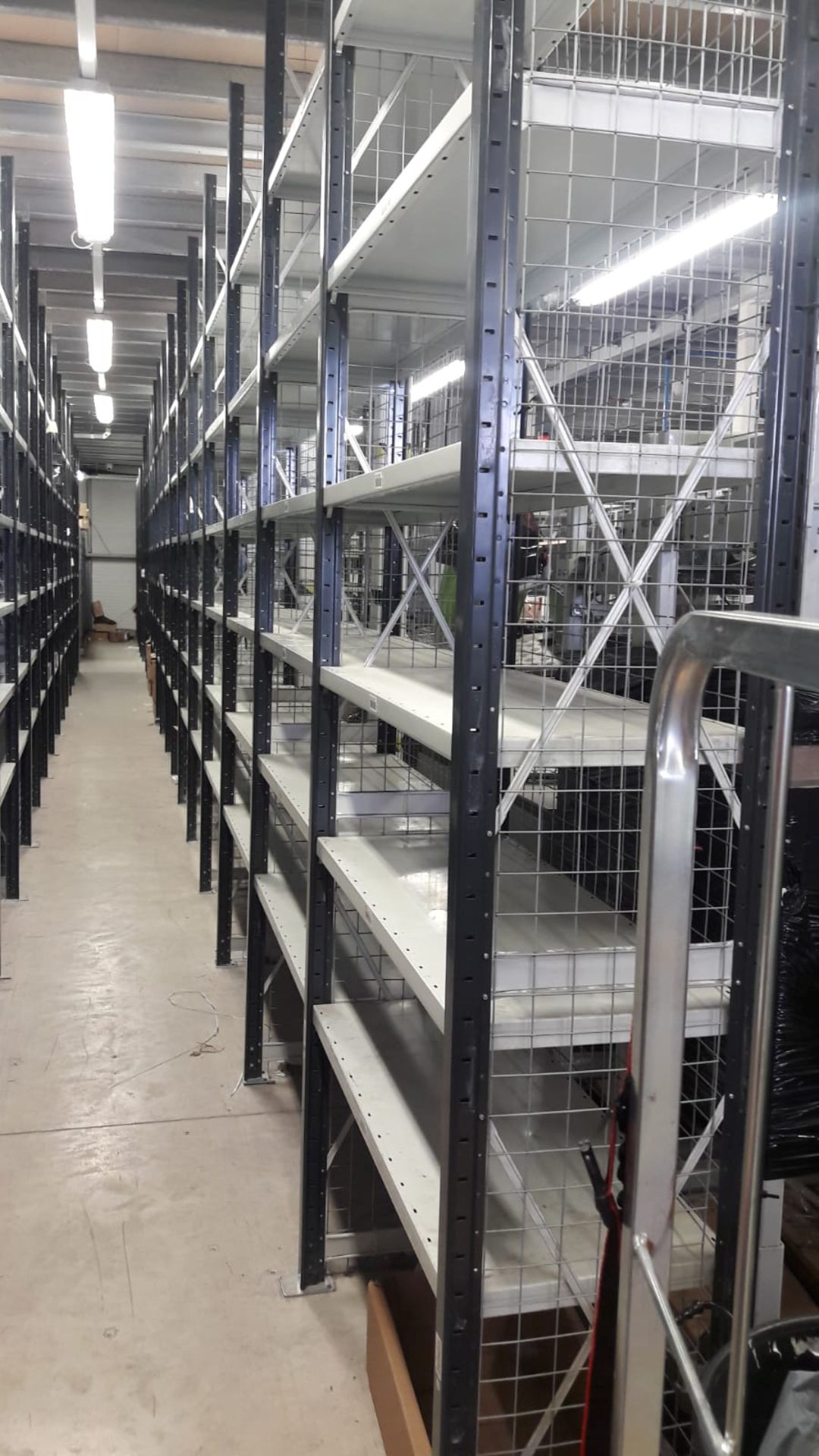 15 Bays x adjustable boltless racking with back and side mesh - Image 3 of 3