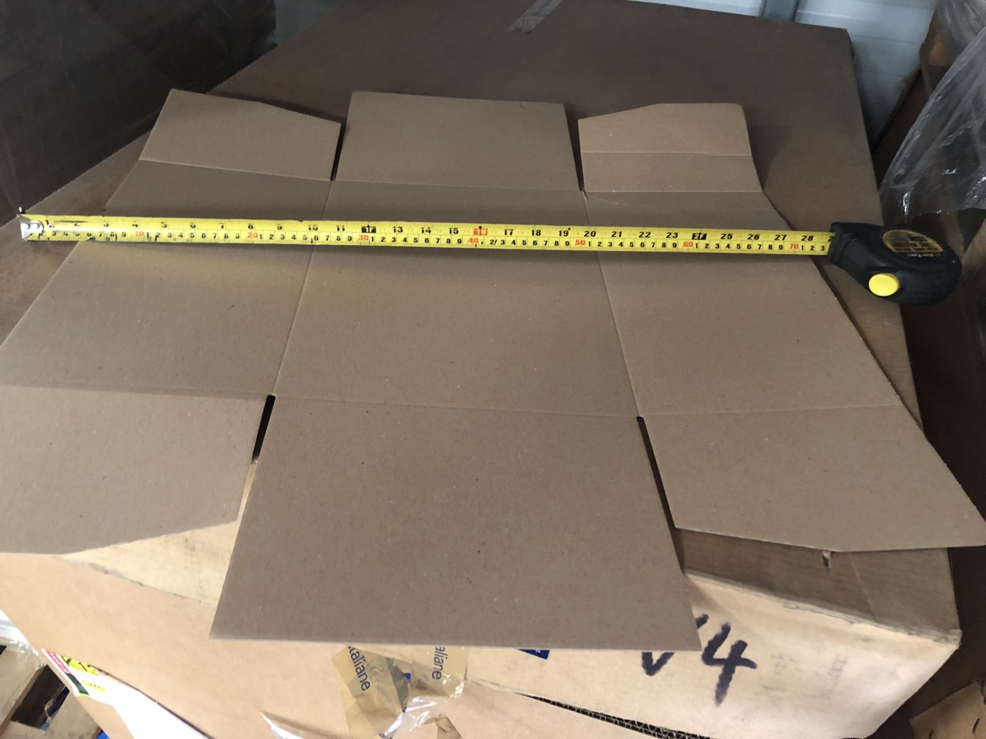 1,000 Large single wall carboard bases 370 x 270 x 200 mm